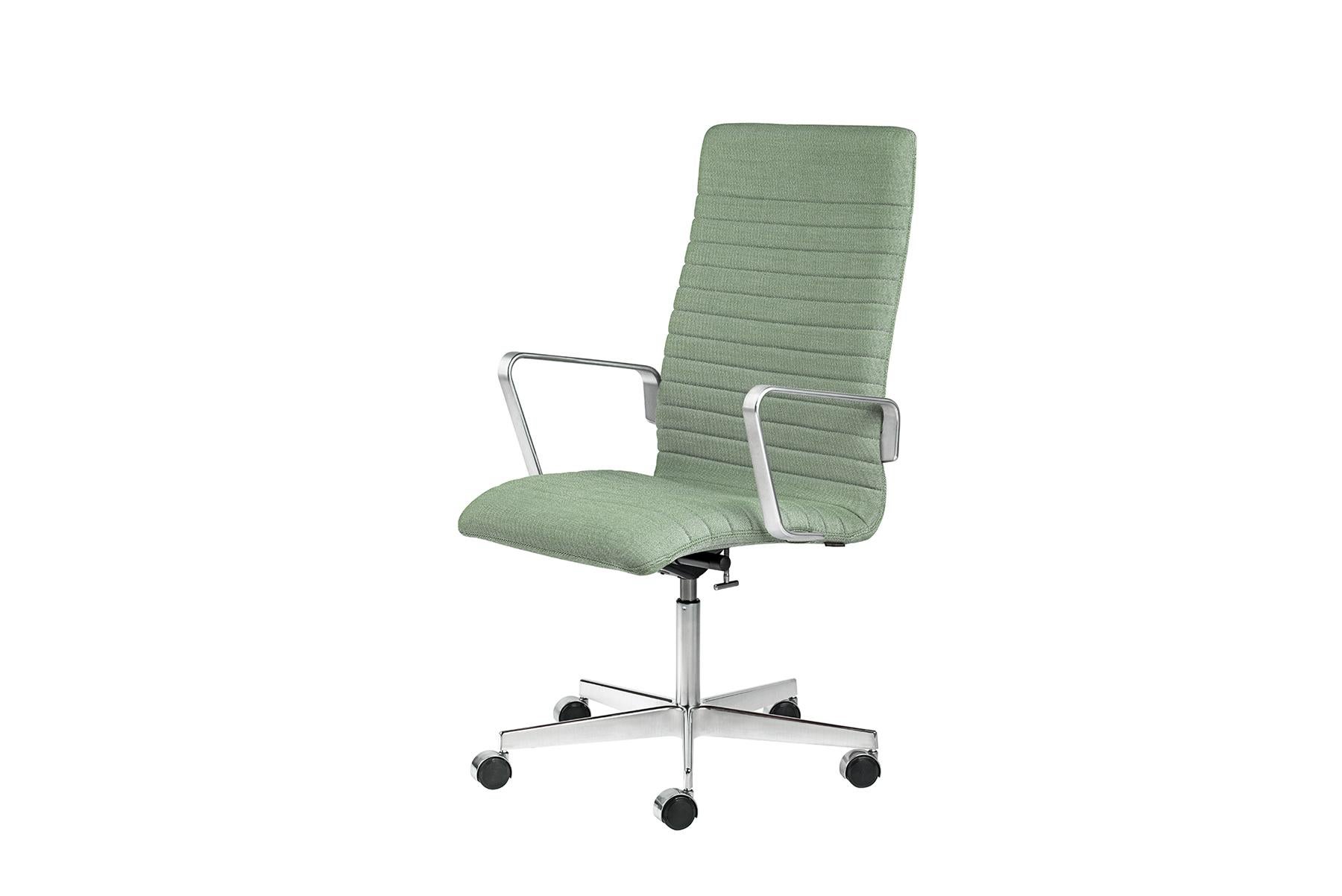 Arne Jacobsen Model 3271p Oxford Premium In New Condition For Sale In Berkeley, CA