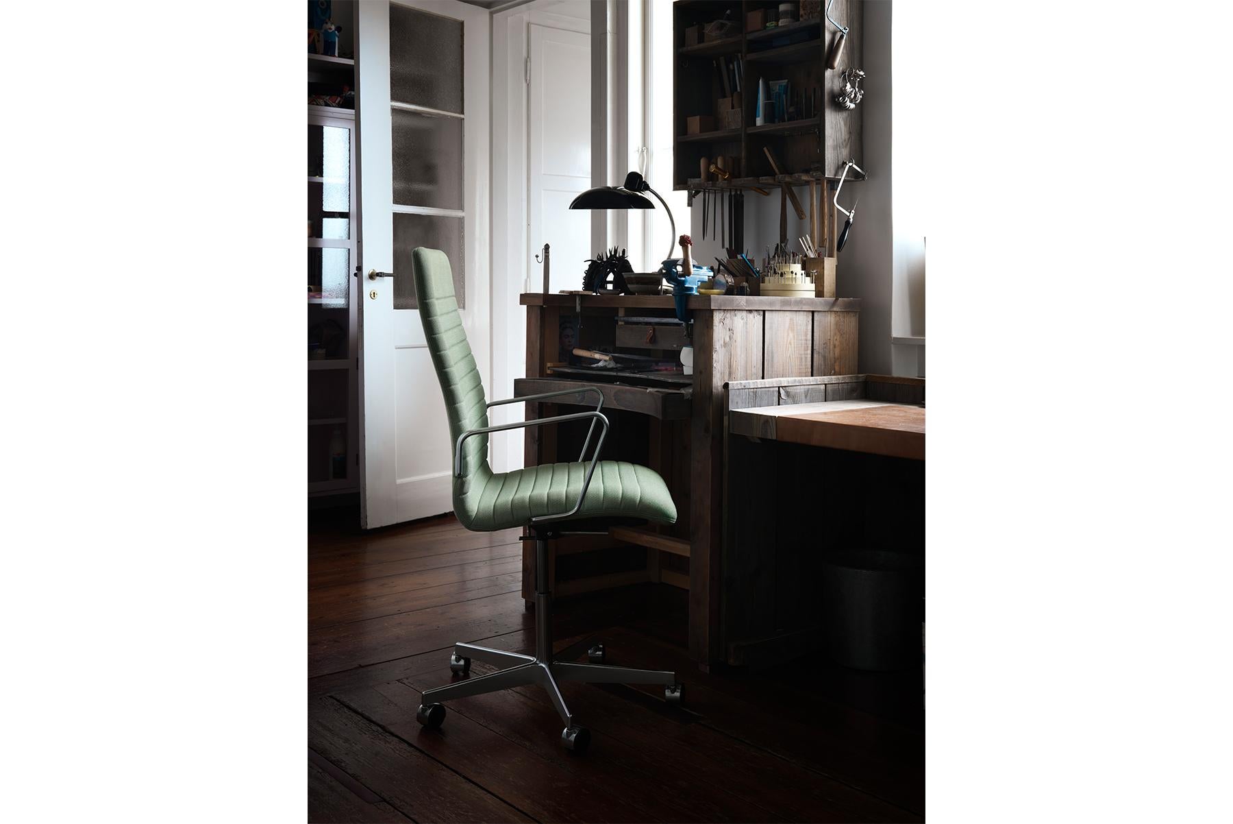 Chêne Arne Jacobsen Modèle 3273p Oxford Premium en vente