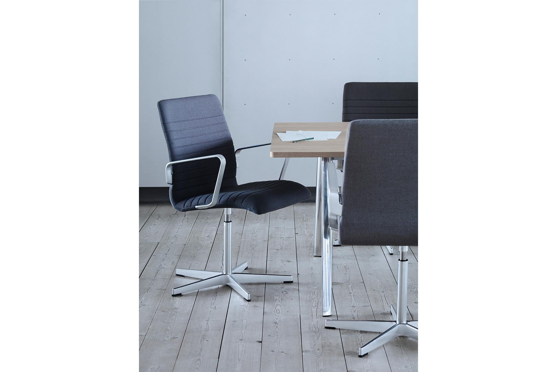 Arne Jacobsen Model 3291p Oxford Premium For Sale 4