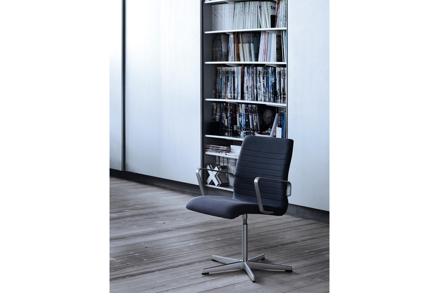 Arne Jacobsen Model 3291p Oxford Premium For Sale 1