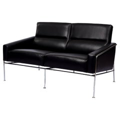 Arne Jacobsen Modell 3303 "SAS"-Sofa