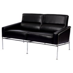 Arne Jacobsen Model 3303 "SAS" Settee