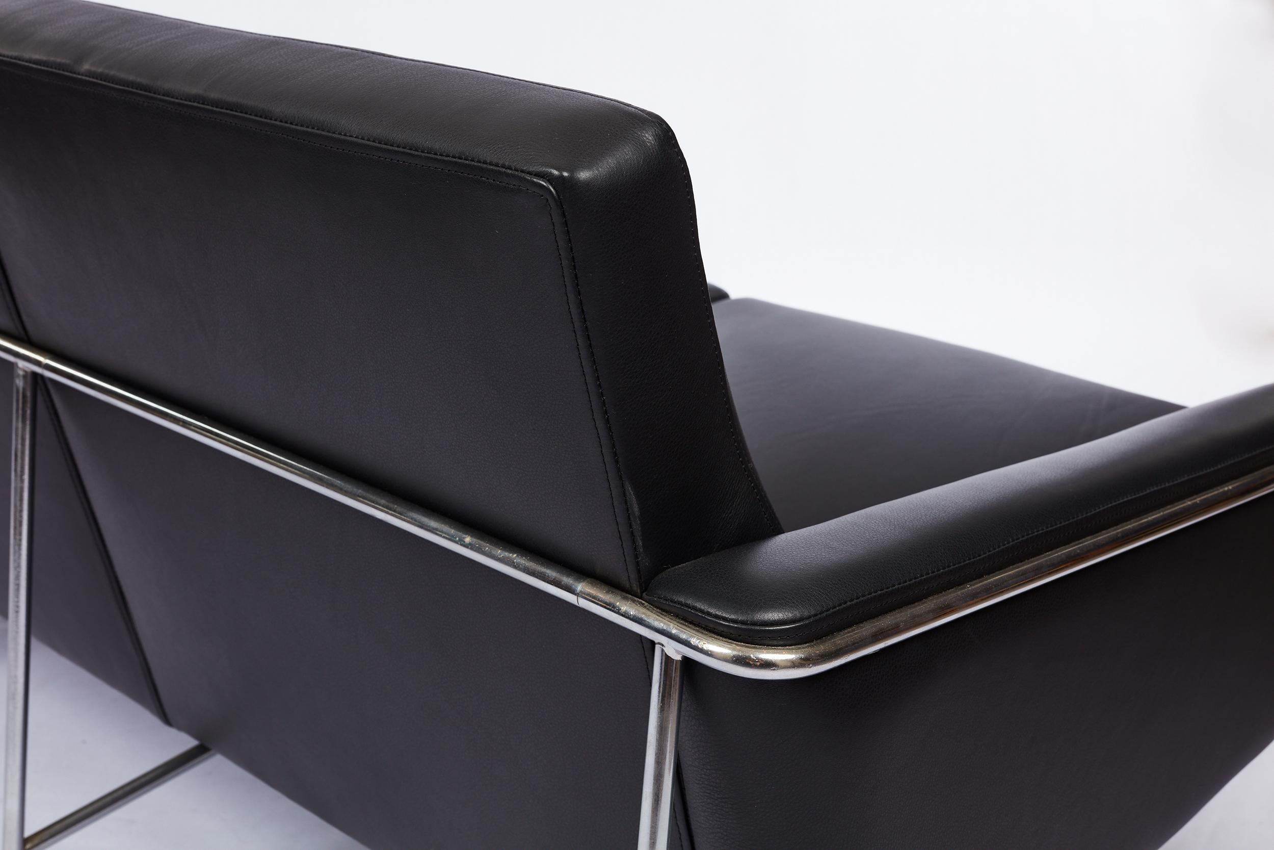 Leather Arne Jacobsen Model 3303 