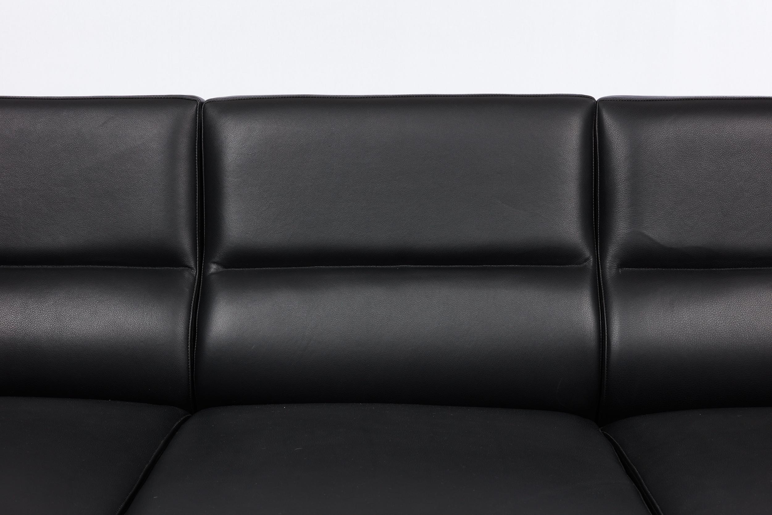 Scandinavian Modern Arne Jacobsen Model 3303 