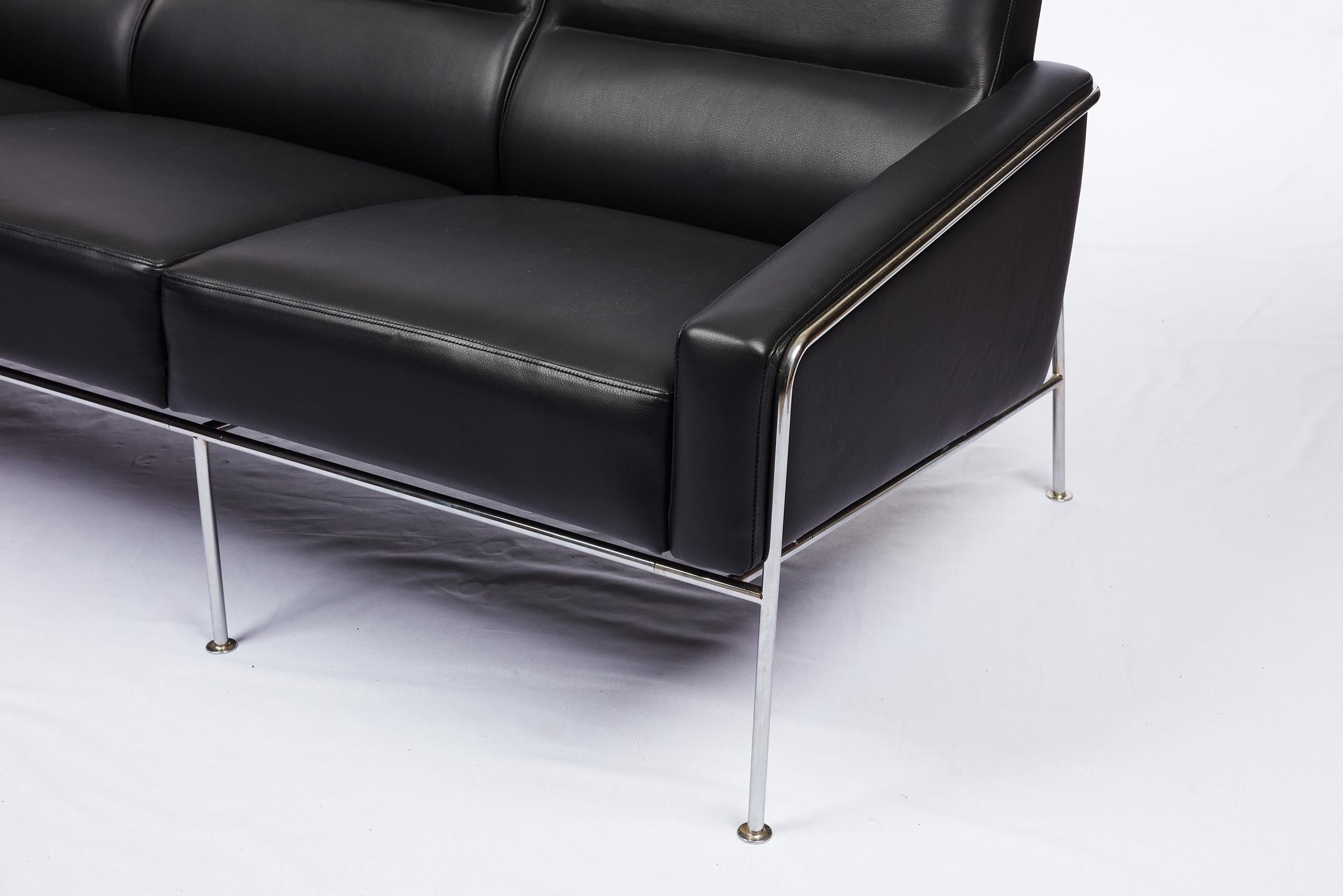 Cuir Canapé Arne Jacobsen Modèle 3303 « SAS »