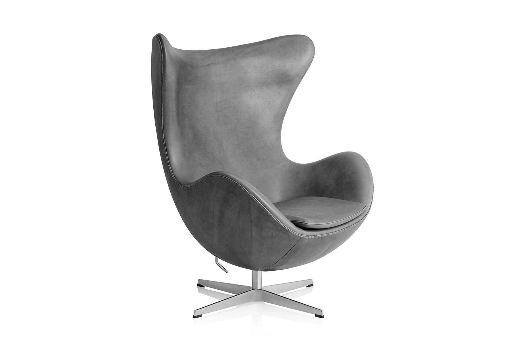 Arne Jacobsen Model 3316 Egg Easy Chair Leather In New Condition For Sale In Berkeley, CA