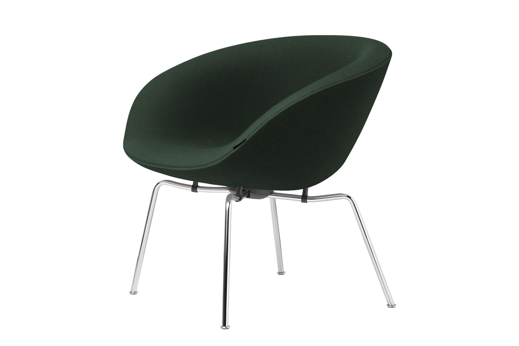In 1959 Arne Jacobsen created Gryden – in English meaning the Pot – a light take on an embracive lounge chair and originally designed for the SAS Royal Hotel in Copenhagen. The shape is the same as the original design from 1959 – the seat and