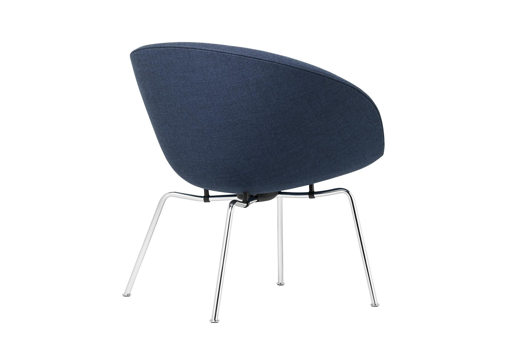 Fauteuil en tissu Pot d'Arne Jacobsen modèle 3318 Neuf - En vente à Berkeley, CA