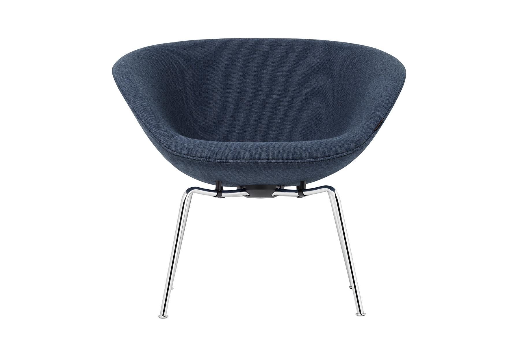 Arne Jacobsen Model 3318 Pot Easy Chair Fabric In New Condition For Sale In Berkeley, CA