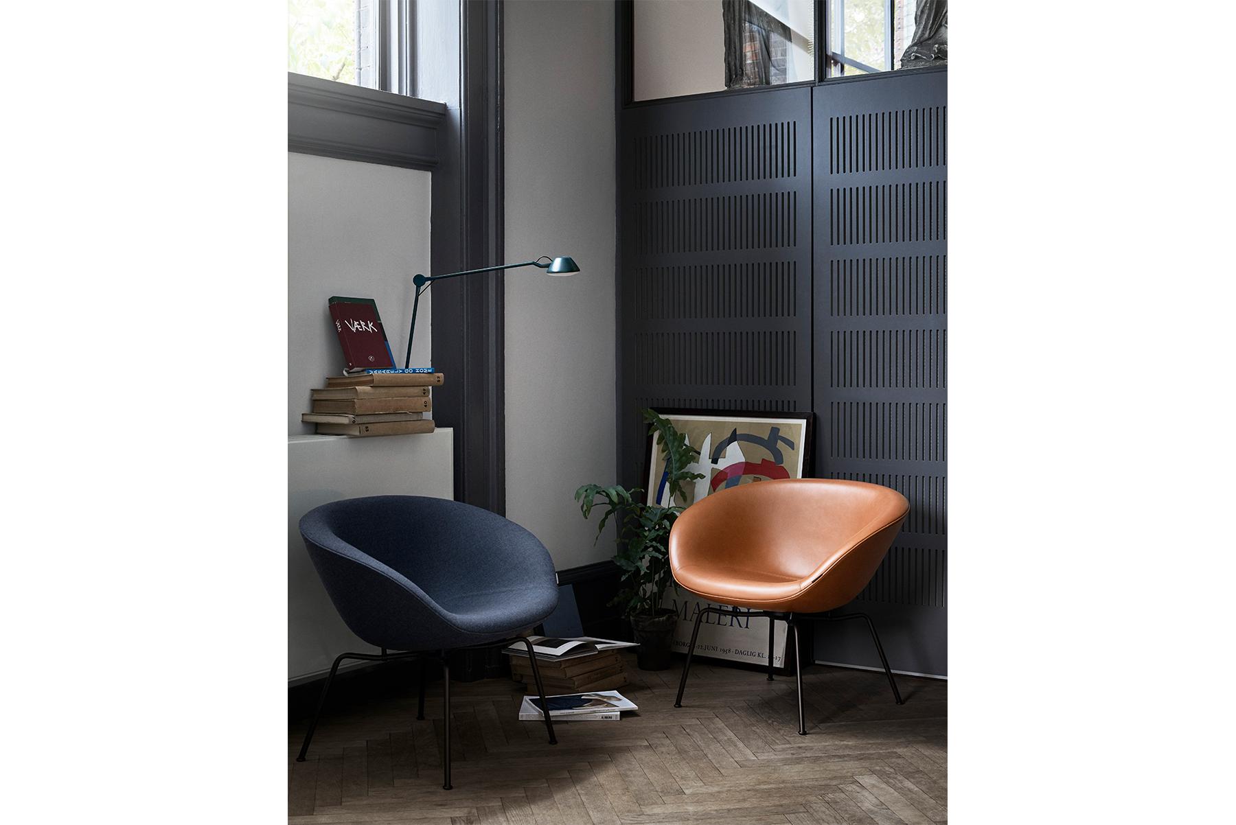 Arne Jacobsen Modell 3318 Pot Easy Chair aus Leder (Eichenholz) im Angebot