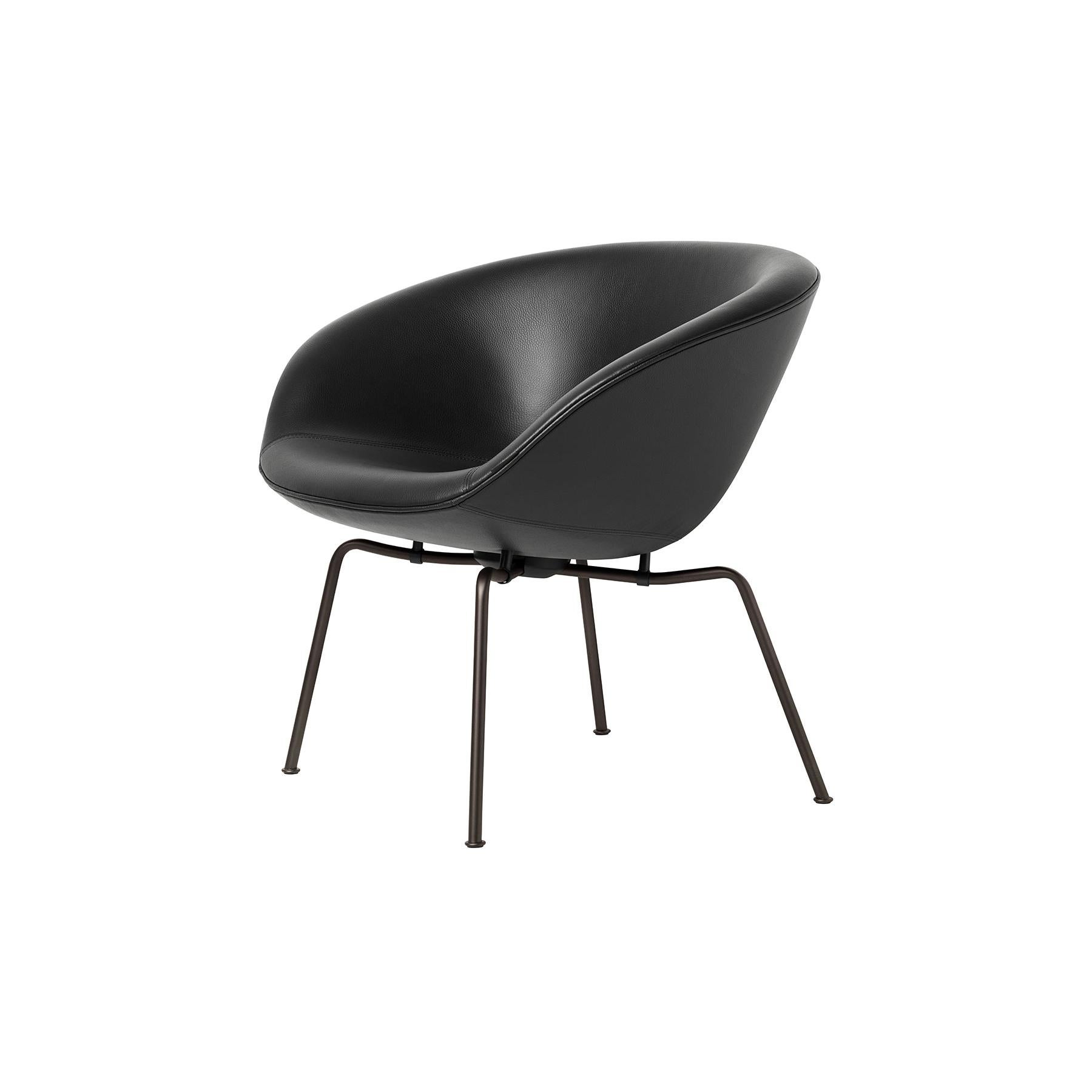 Arne Jacobsen fauteuil Pot modèle 3318 en cuir