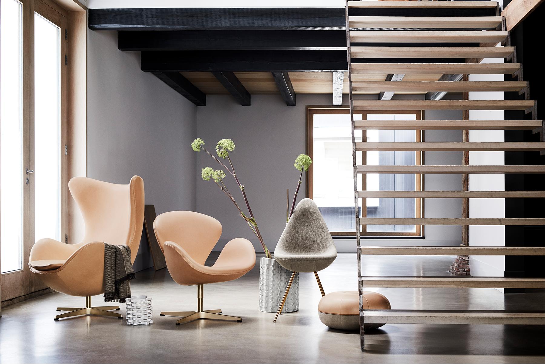 Fauteuil cygne en tissu Arne Jacobsen Modèle 3320 en vente 13