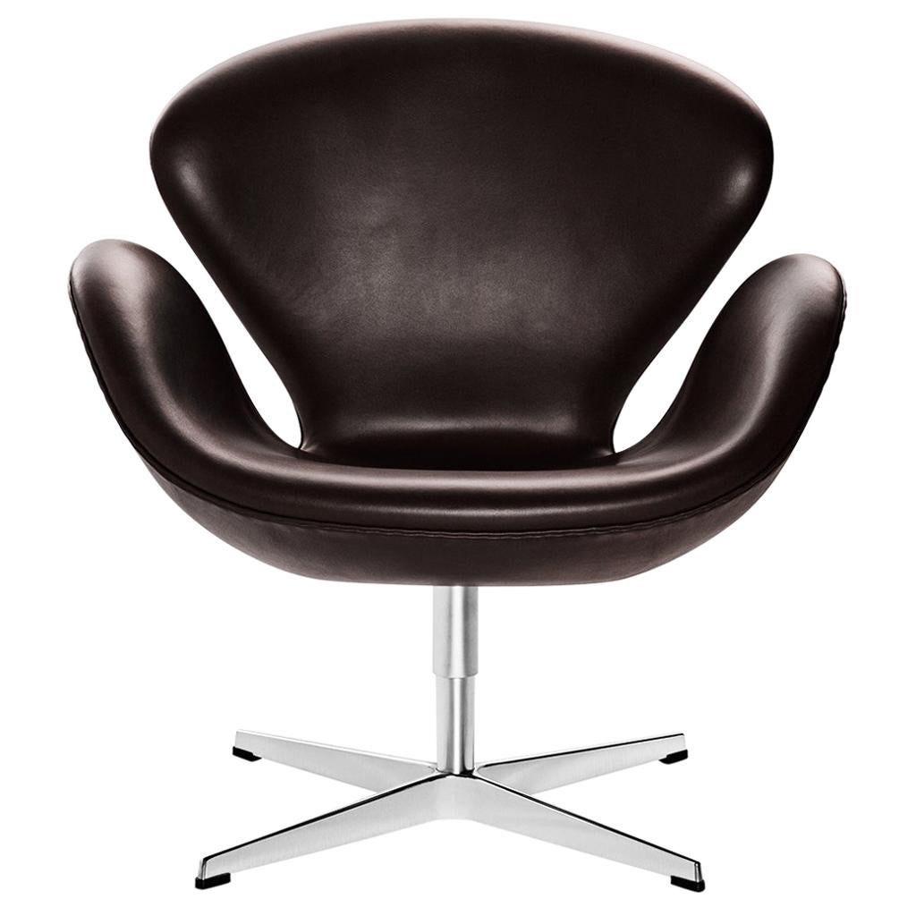 Arne Jacobsen Model 3320 Swan Leather For Sale