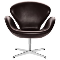 Arne Jacobsen Modello 3320 Cigno in pelle