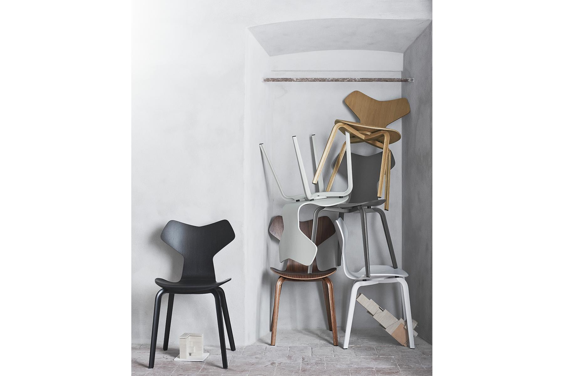 Arne Jacobsen - Modèle 4130 Grand Prix en vente 8