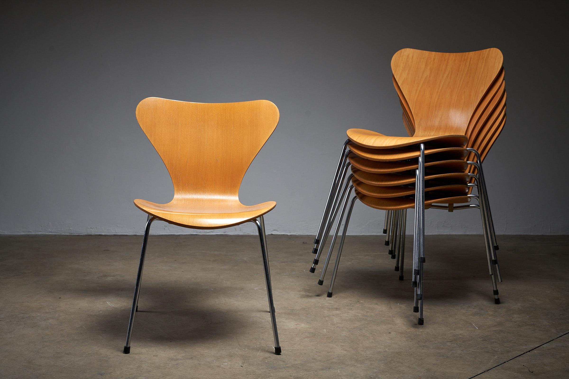 Mid-Century Modern Arne Jacobsen Model 7 Vintage Chairs for Fritz Hanssen, 12+ pieces For Sale