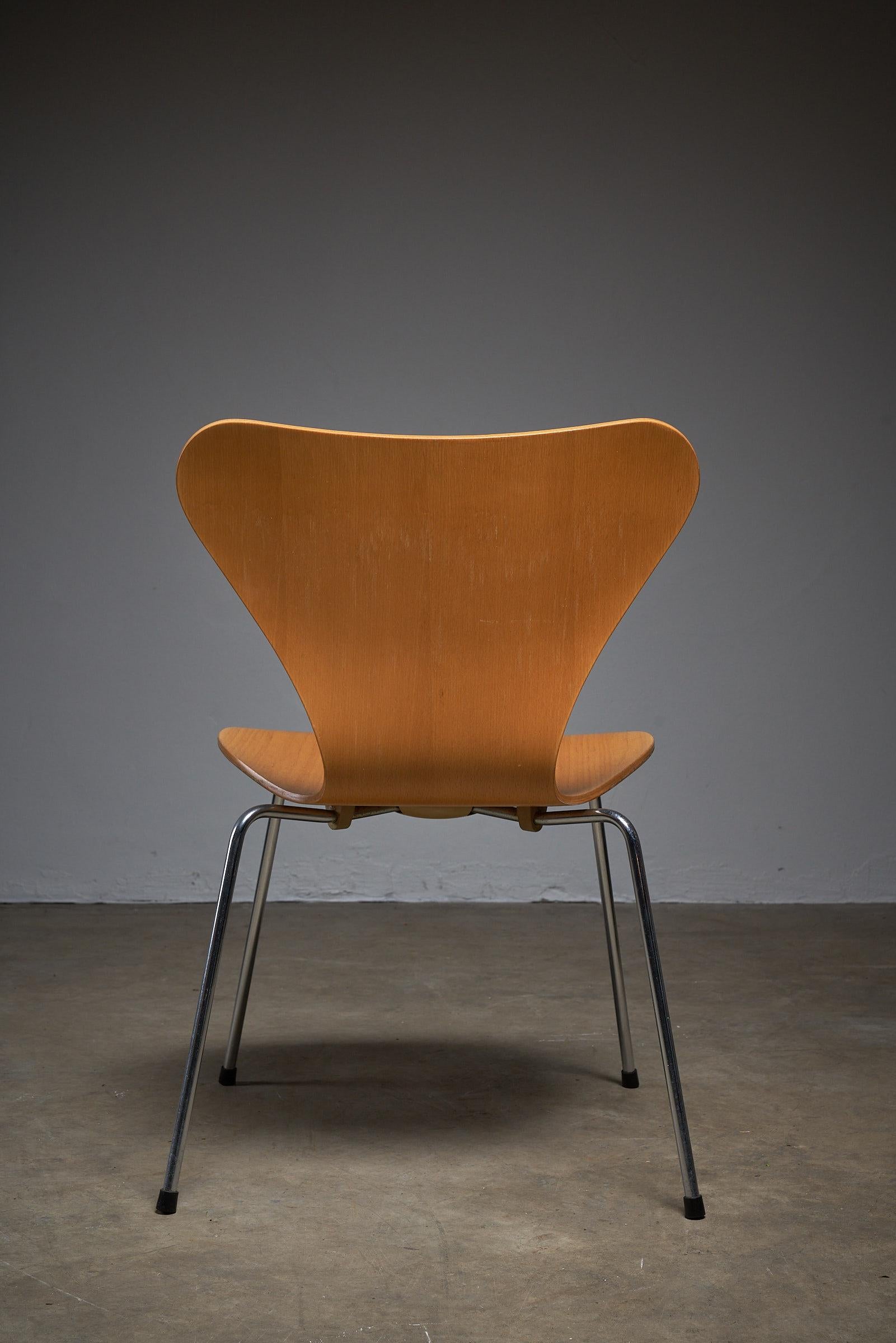 Mid-20th Century Arne Jacobsen Model 7 Vintage Chairs for Fritz Hanssen, 12+ pieces For Sale