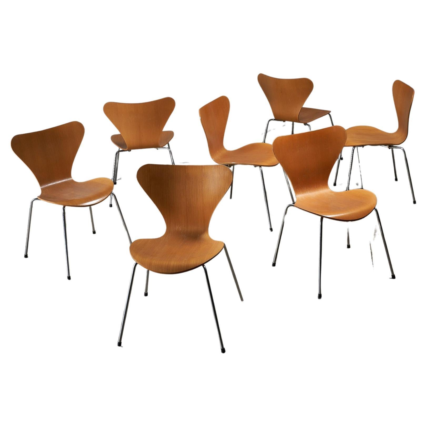 Arne Jacobsen Modell 7 Vintage Stühle für Fritz Hanssen, 12+ Pieces im Angebot