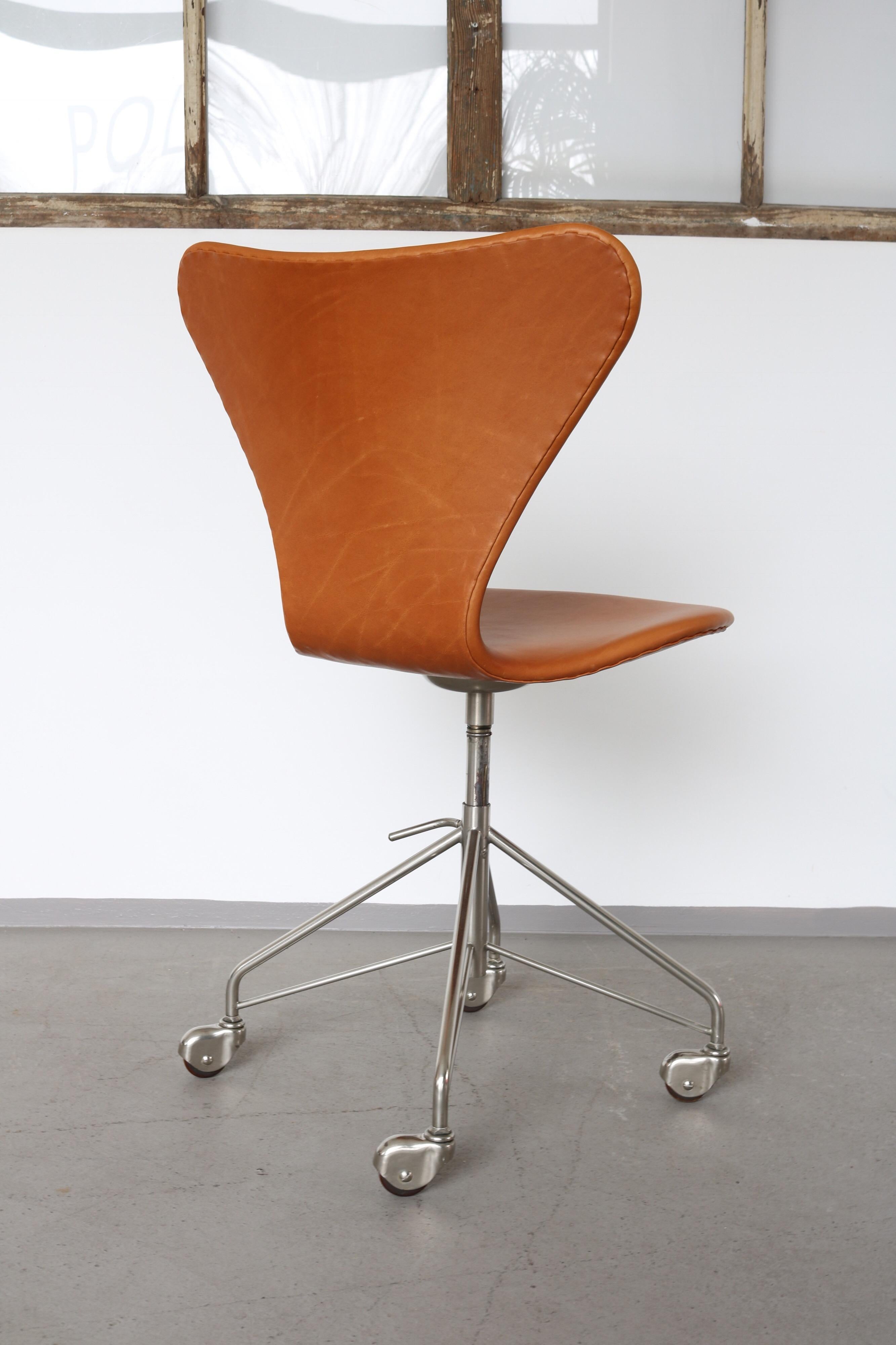 Mid-Century Modern Arne Jacobsen Office Chair Model 3117 Cognac Leather by Fritz Hansen in Denmark