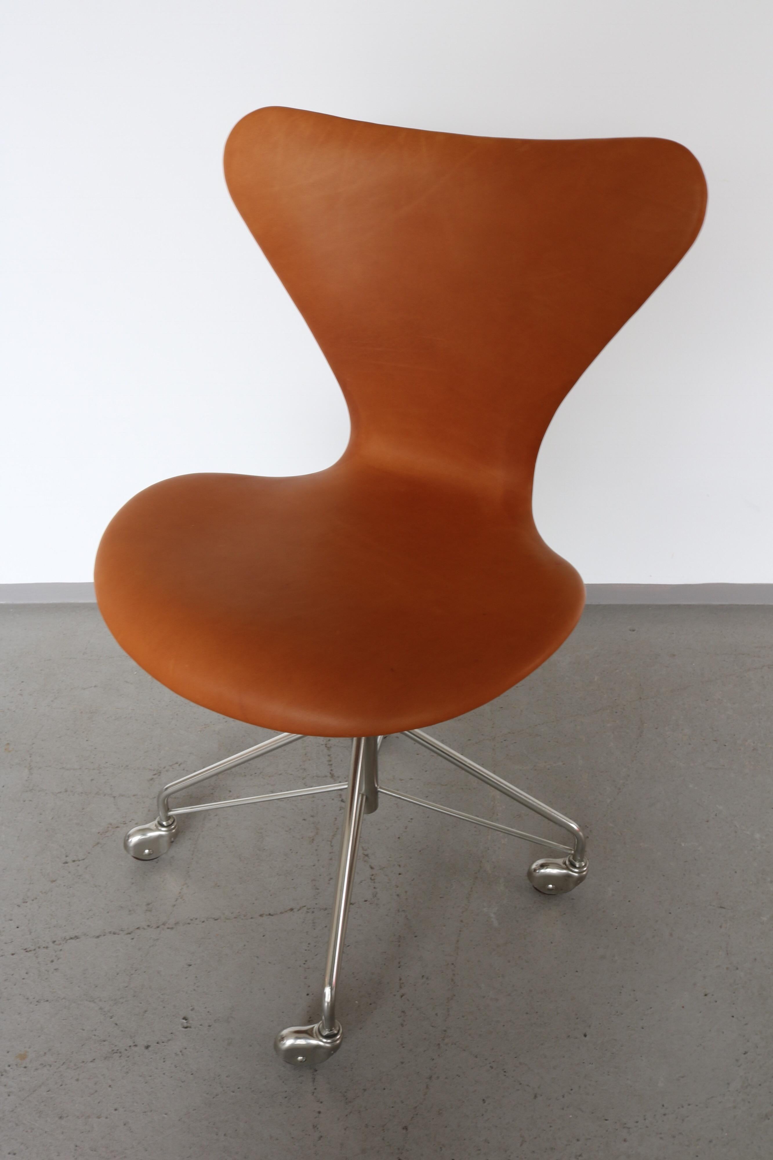 Mid-20th Century Arne Jacobsen Office Chair Model 3117 Cognac Leather by Fritz Hansen in Denmark