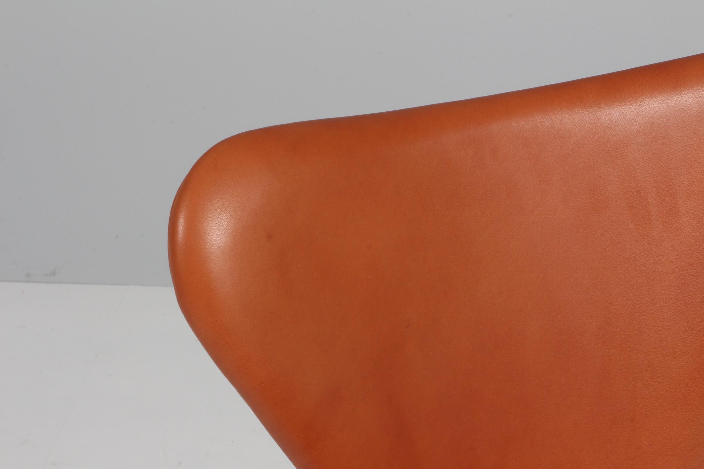 Scandinave moderne Chaise de bureau Arne Jacobsen, modèle « Syveren » 3107, cuir aniline cognac