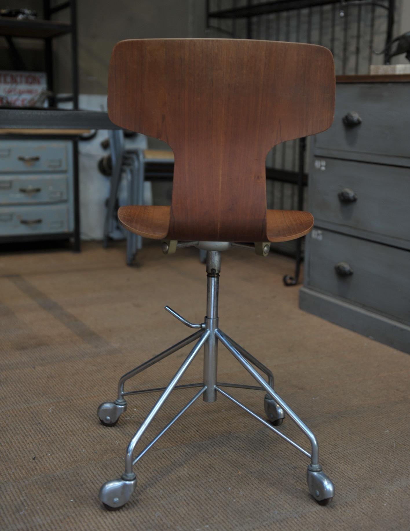 Mid-20th Century Arne Jacobsen Office Swivel Chair Model Hammer by Fritz Hansen in Denmark