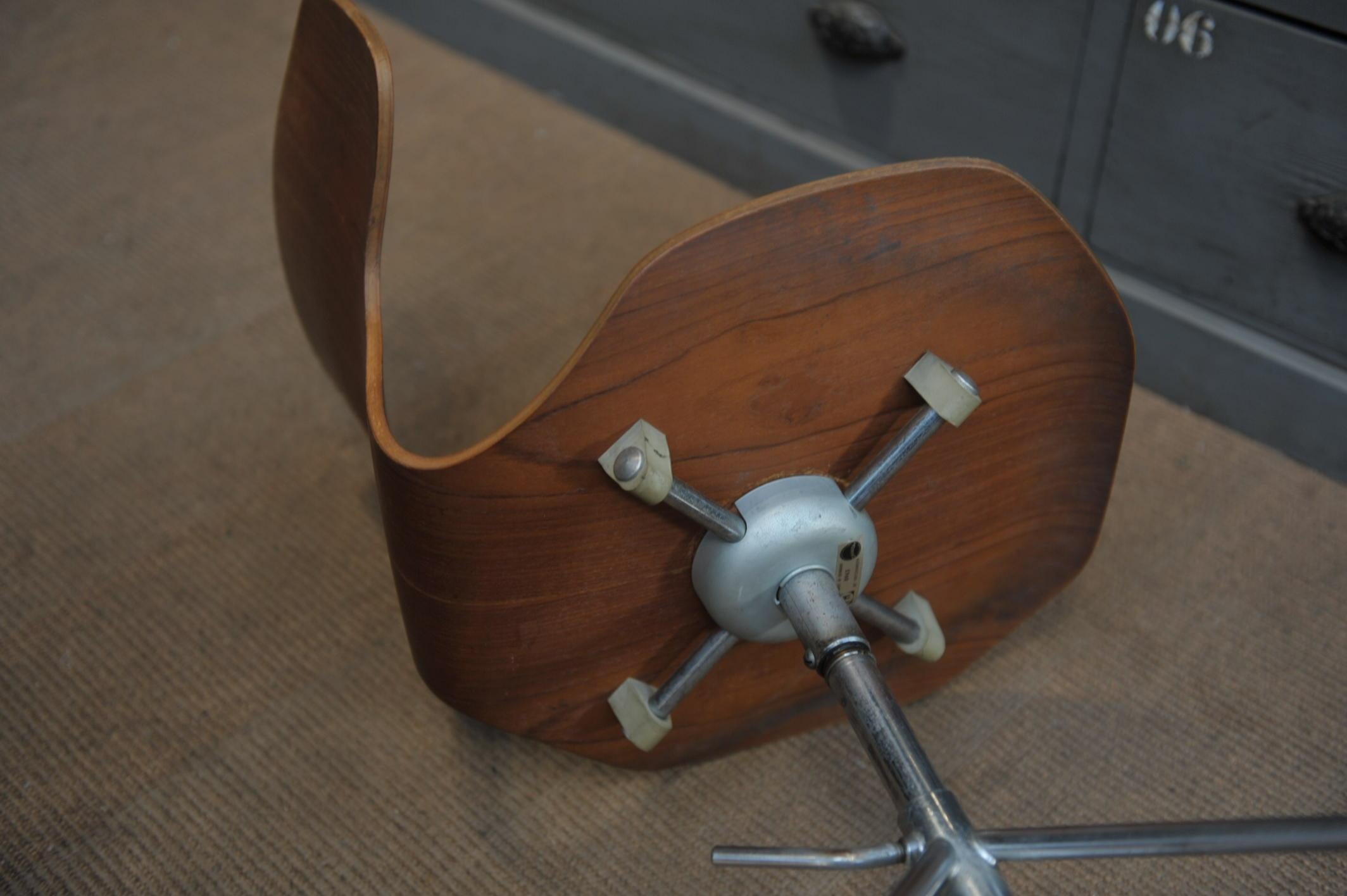 Arne Jacobsen Office Swivel Chair Model Hammer by Fritz Hansen in Denmark 2