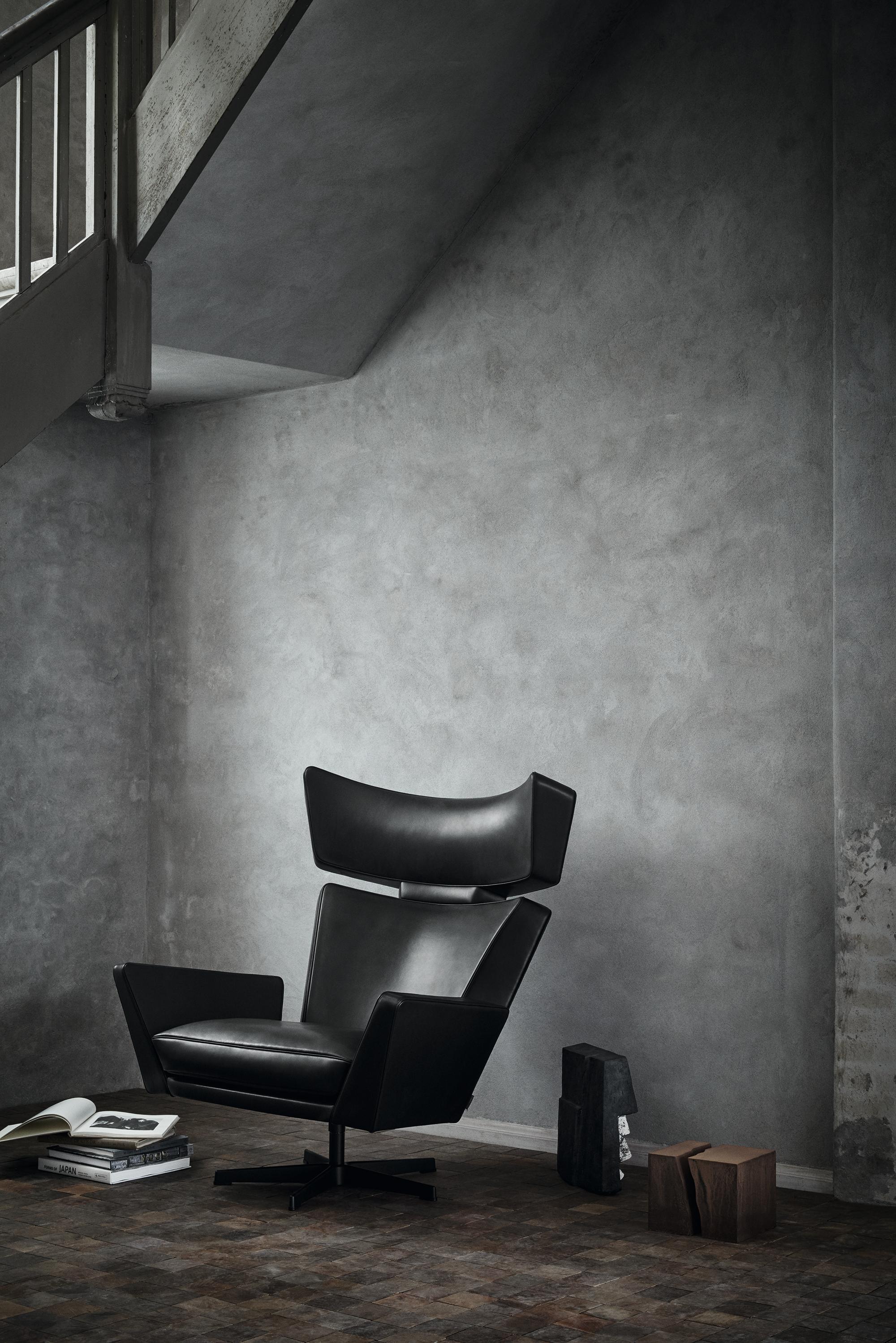 Danish Arne Jacobsen 'Oksen' Chair for Fritz Hansen in Aura Leather Upholstery For Sale