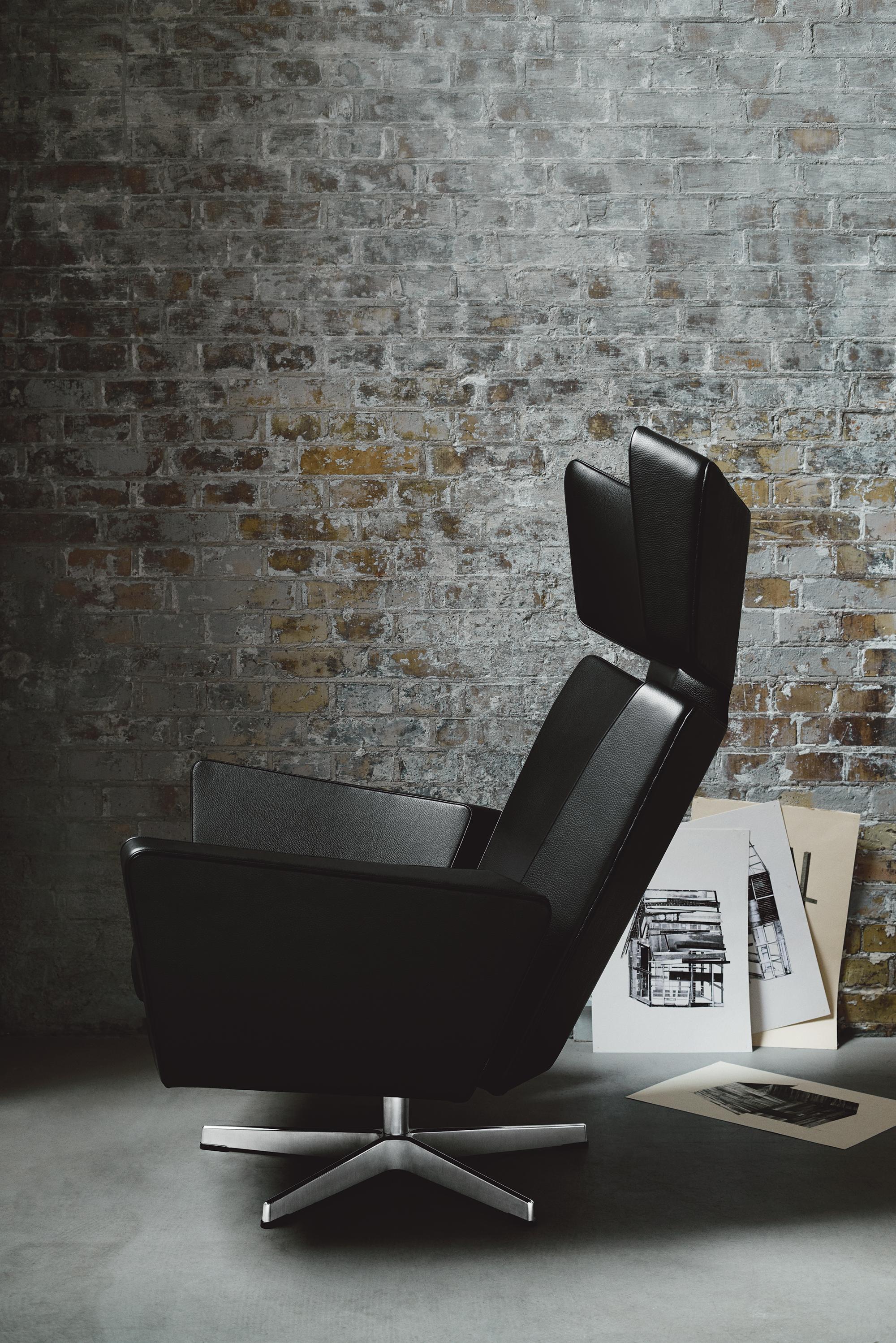Danish Arne Jacobsen 'Oksen' Chair for Fritz Hansen in Essential Leather Upholstery For Sale
