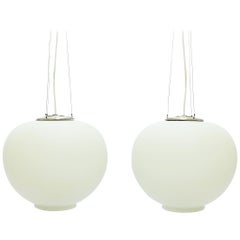 Arne Jacobsen Pendentifs en verre opale, Sollerod Town Hall