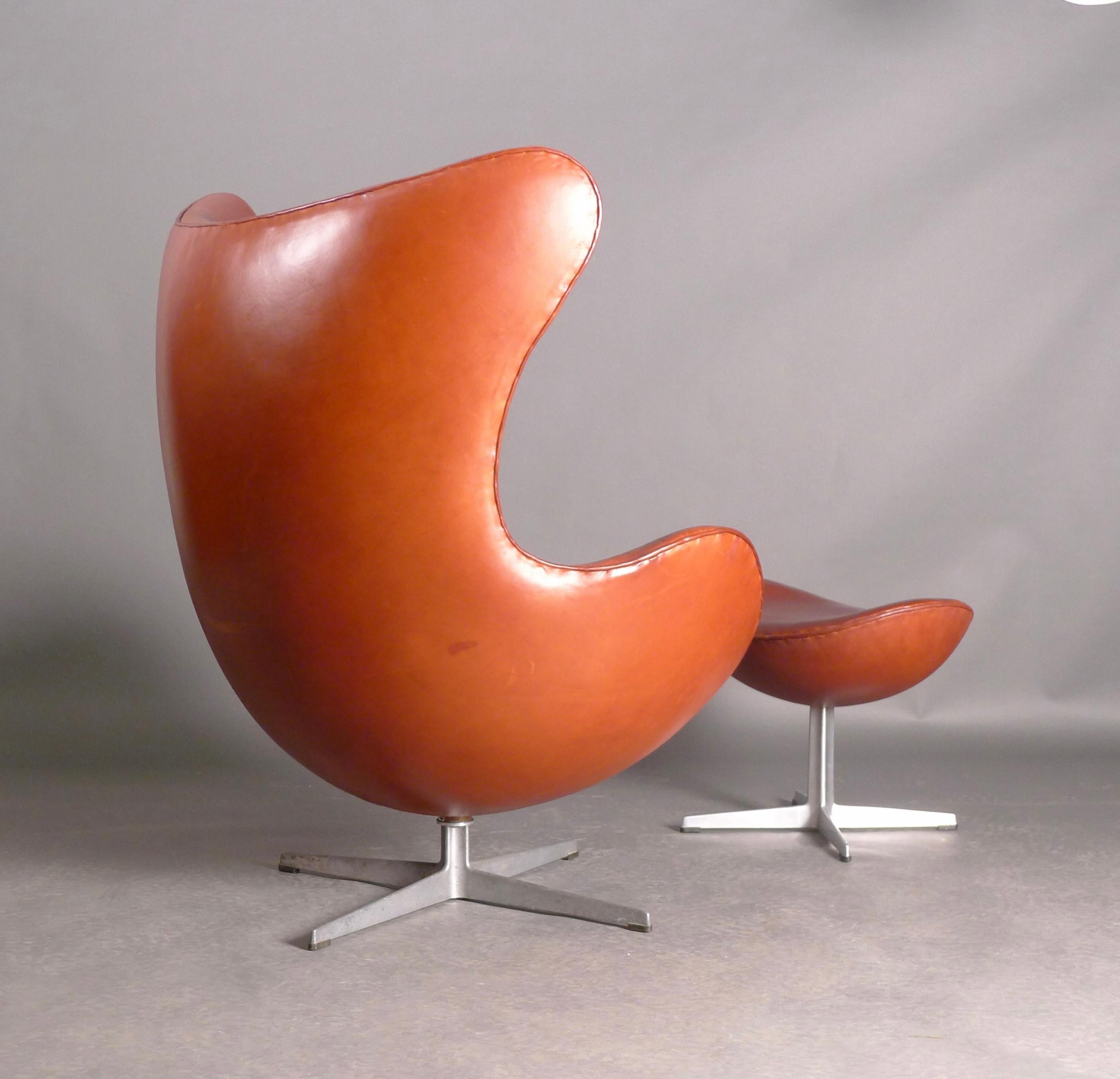 Arne Jacobsen, Silla y otomana Original Egg, fechada en 1968, de Fritz Hansen Danés en venta