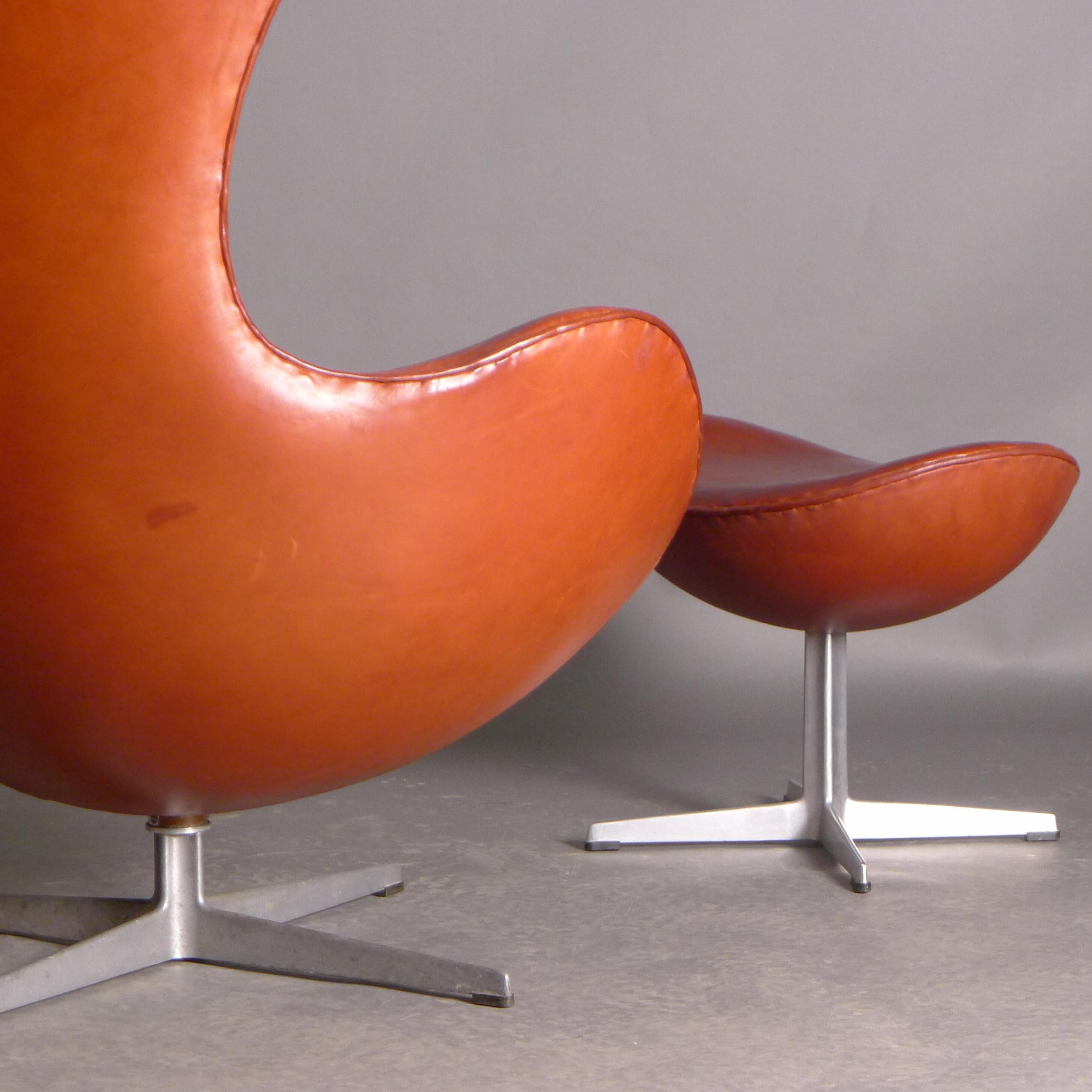 Arne Jacobsen, Silla y otomana Original Egg, fechada en 1968, de Fritz Hansen en Bueno estado para la venta en Wargrave, Berkshire