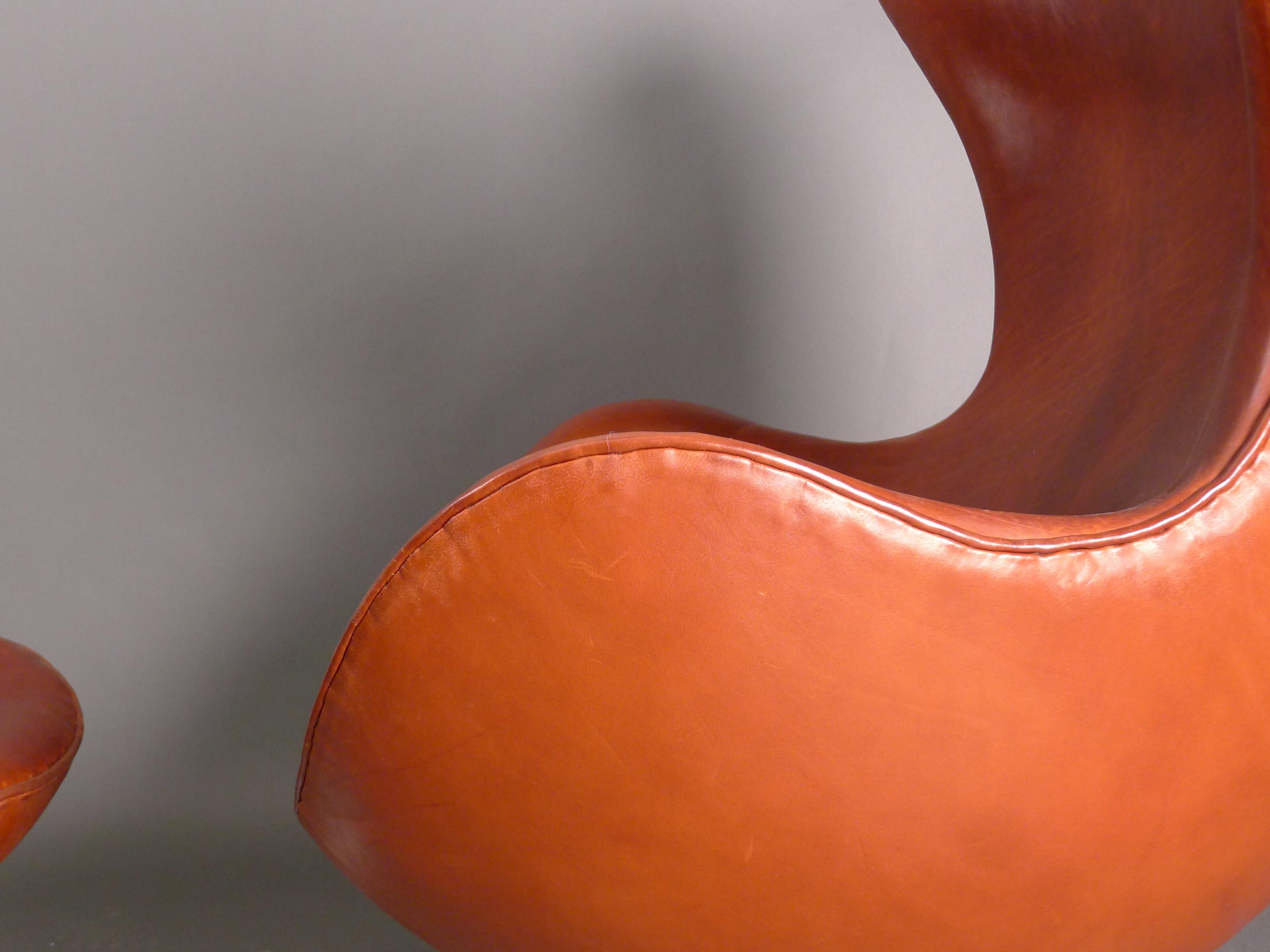 Arne Jacobsen, Silla y otomana Original Egg, fechada en 1968, de Fritz Hansen en venta 1