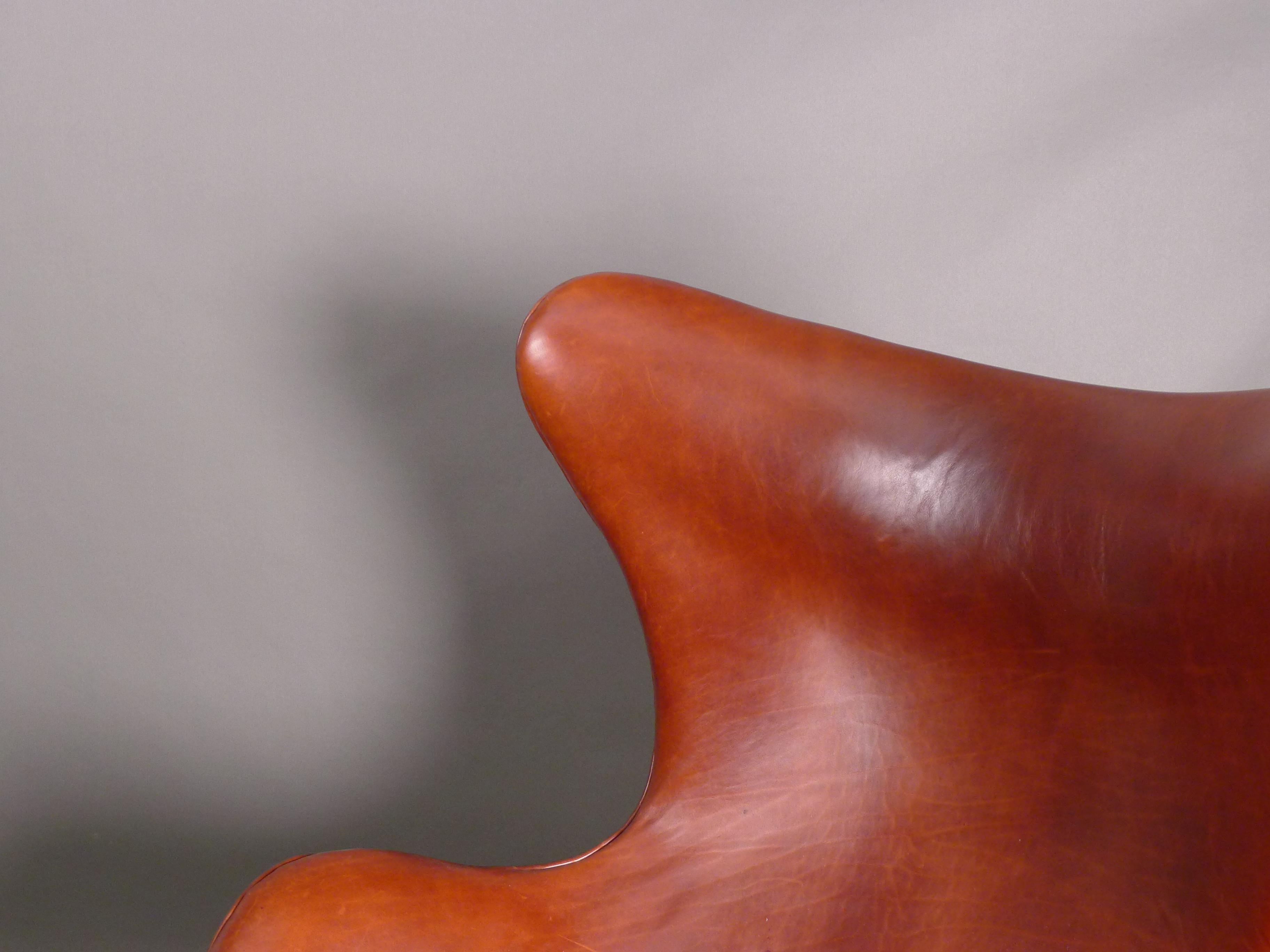 Arne Jacobsen, Silla y otomana Original Egg, fechada en 1968, de Fritz Hansen en venta 2