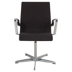 Arne Jacobsen Oxford armchair with grey fabric and chrome frame