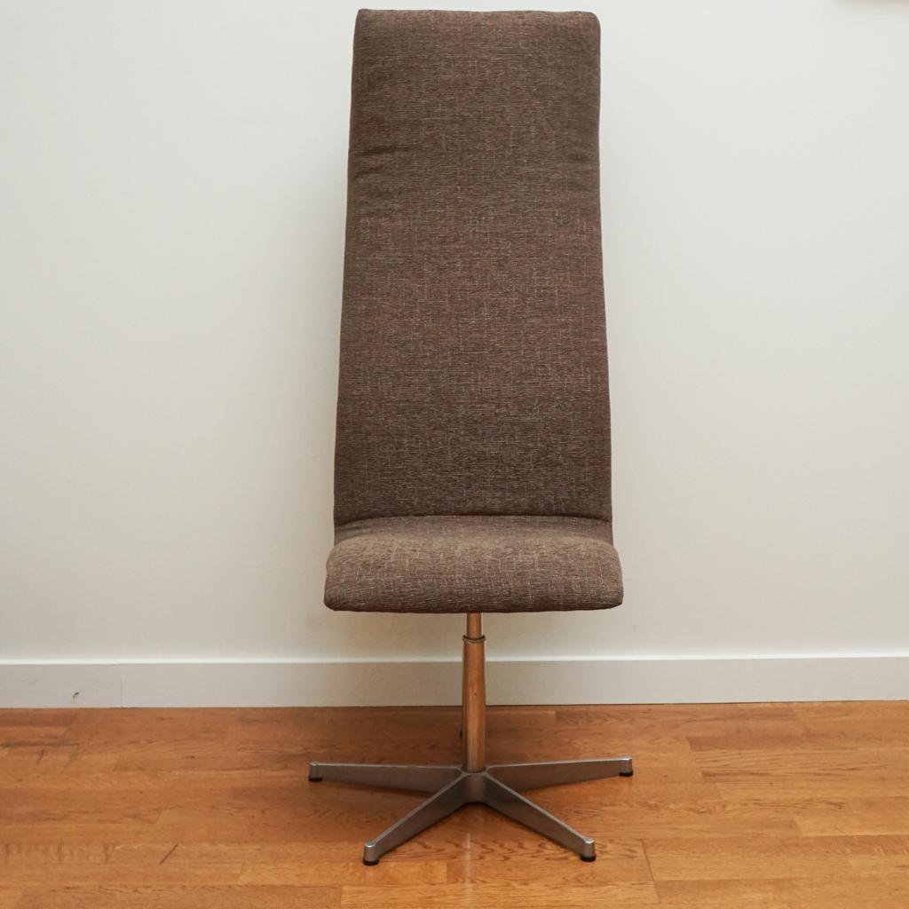 Denmark, circa 1960. By designer Arne Jacobsen for Foil Manufacturer. Aluminum and chrome high back 