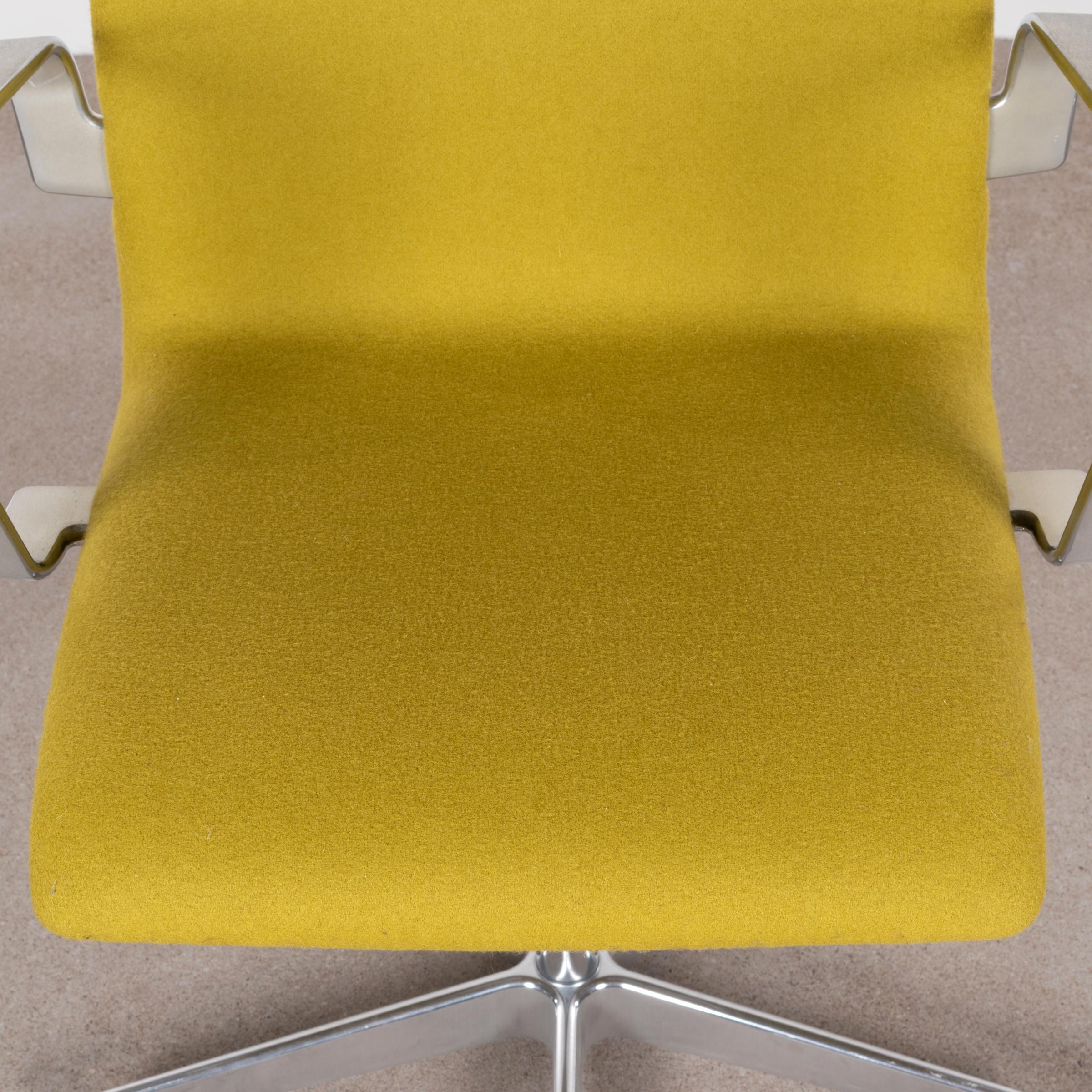 Arne Jacobsen Oxford Chair in Lime Green Wool for Fritz Hansen, Denmark 8
