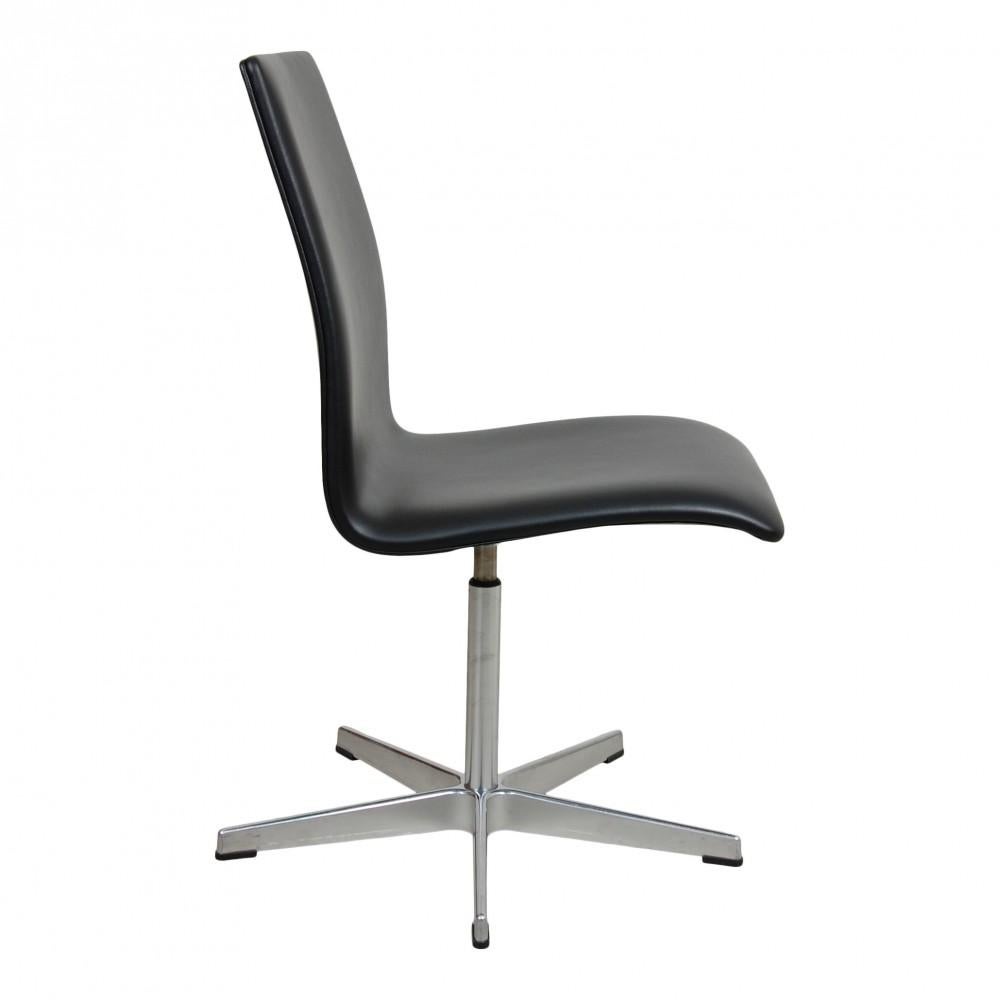 Scandinavian Modern Arne Jacobsen Oxford Chair, Newly Upholstered with Black Classic Leather