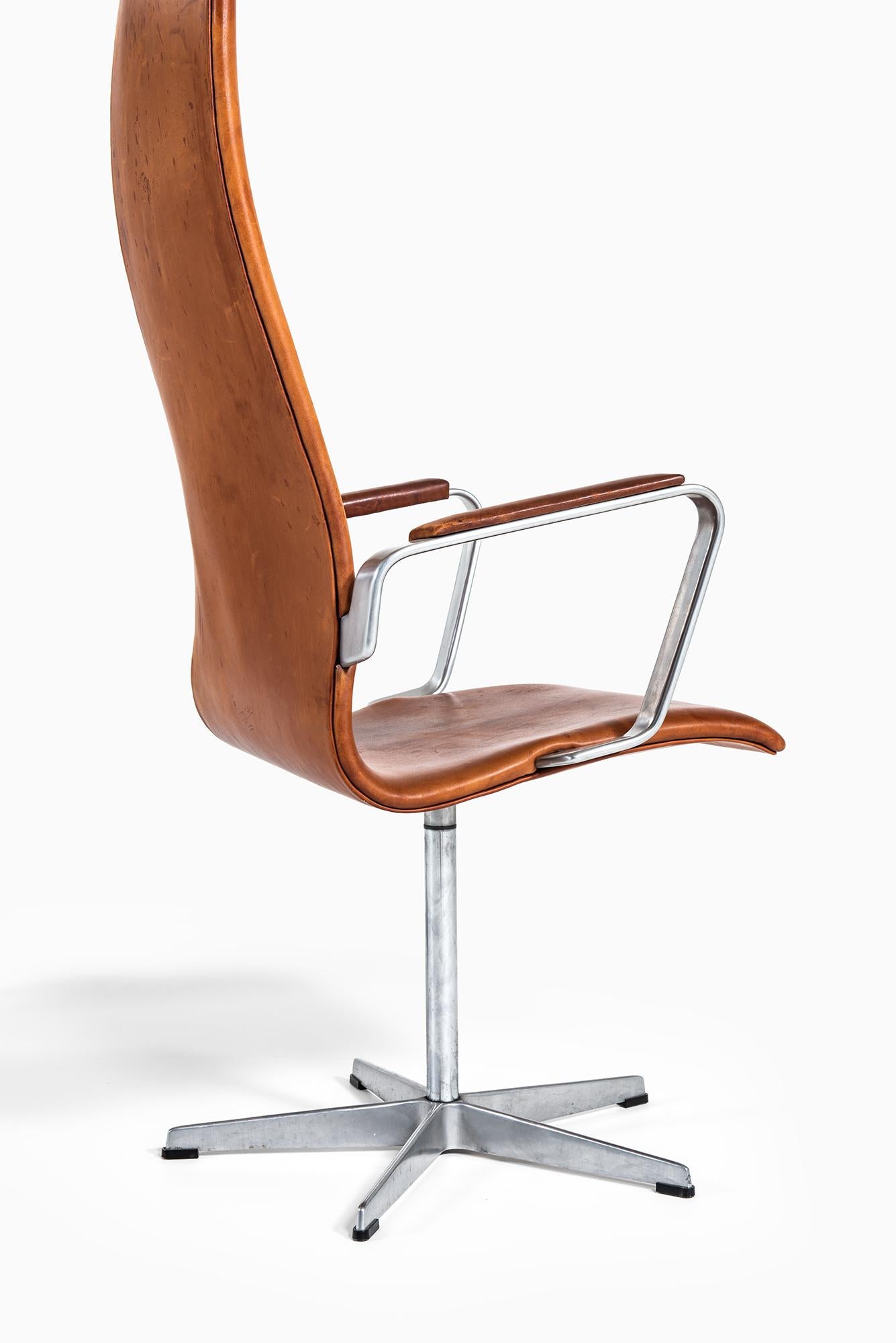 Arne Jacobsen Oxford Chairs Model 3272 by Fritz Hansen in Denmark For Sale 1
