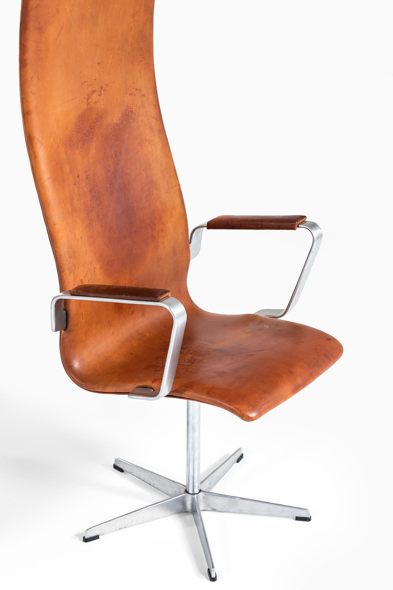 Arne Jacobsen Oxford Chairs Model 3272 by Fritz Hansen in Denmark For Sale 2