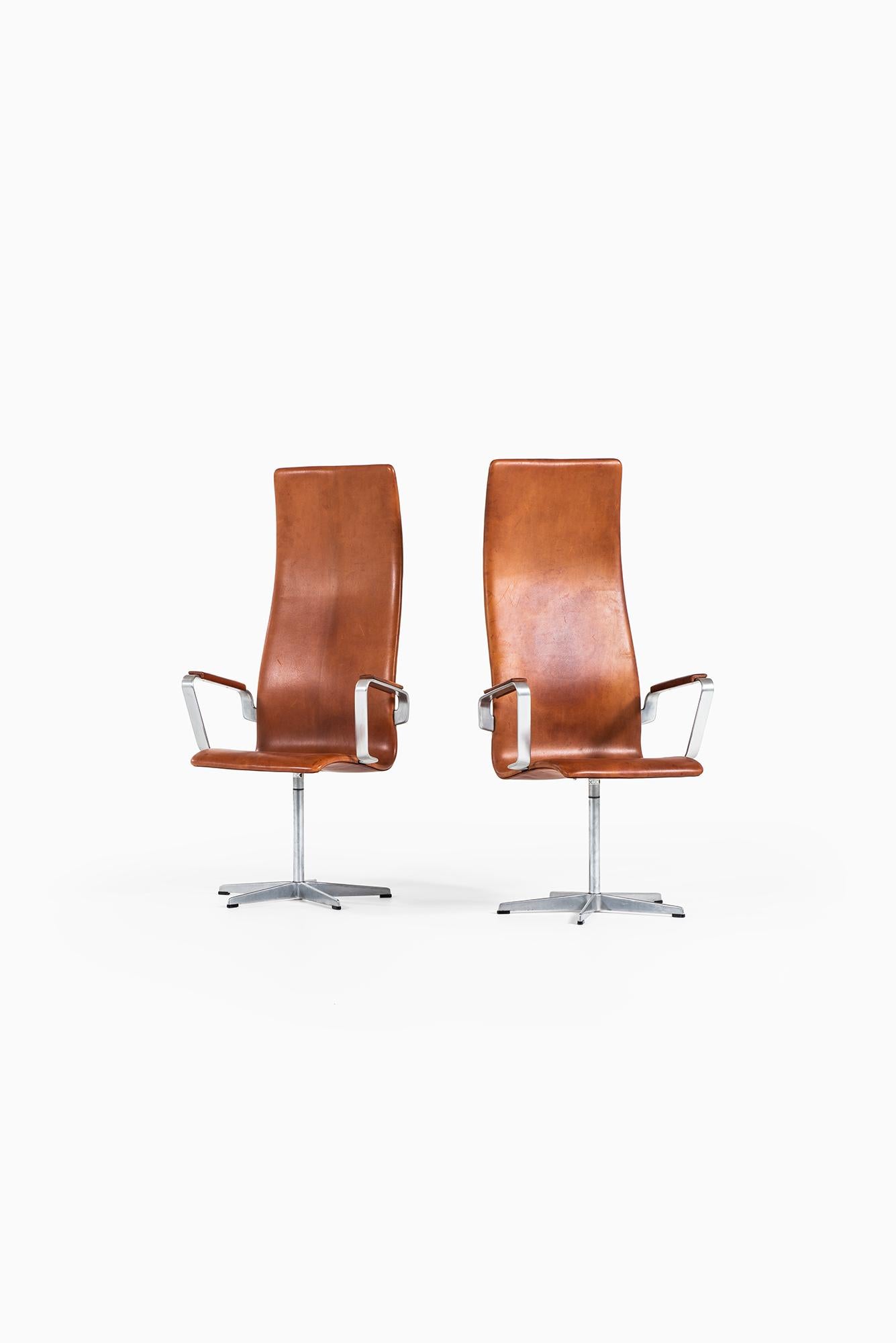 Scandinavian Modern Arne Jacobsen Oxford Chairs Model 3272 by Fritz Hansen in Denmark For Sale