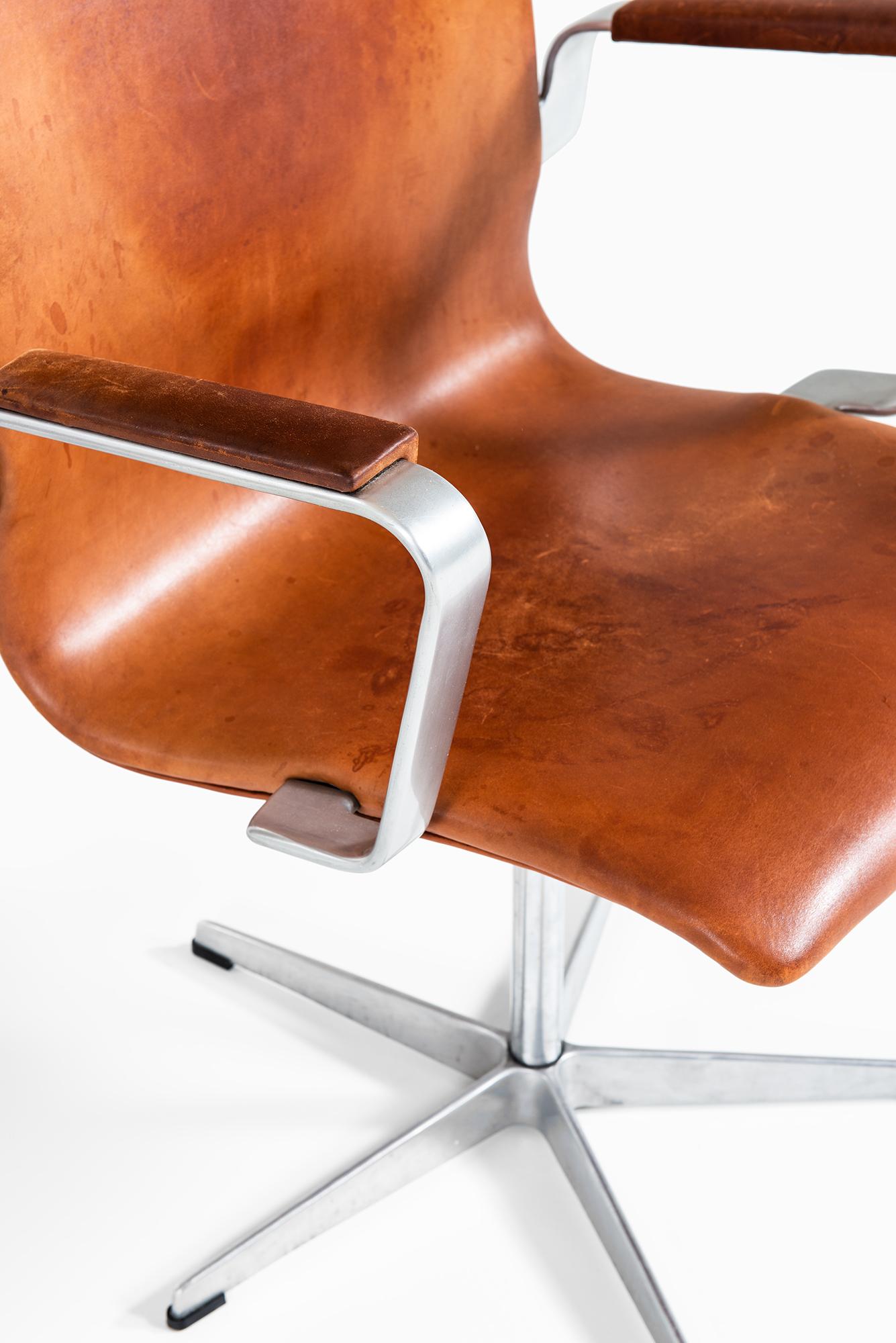 Danish Arne Jacobsen Oxford Chairs Model 3272 by Fritz Hansen in Denmark For Sale