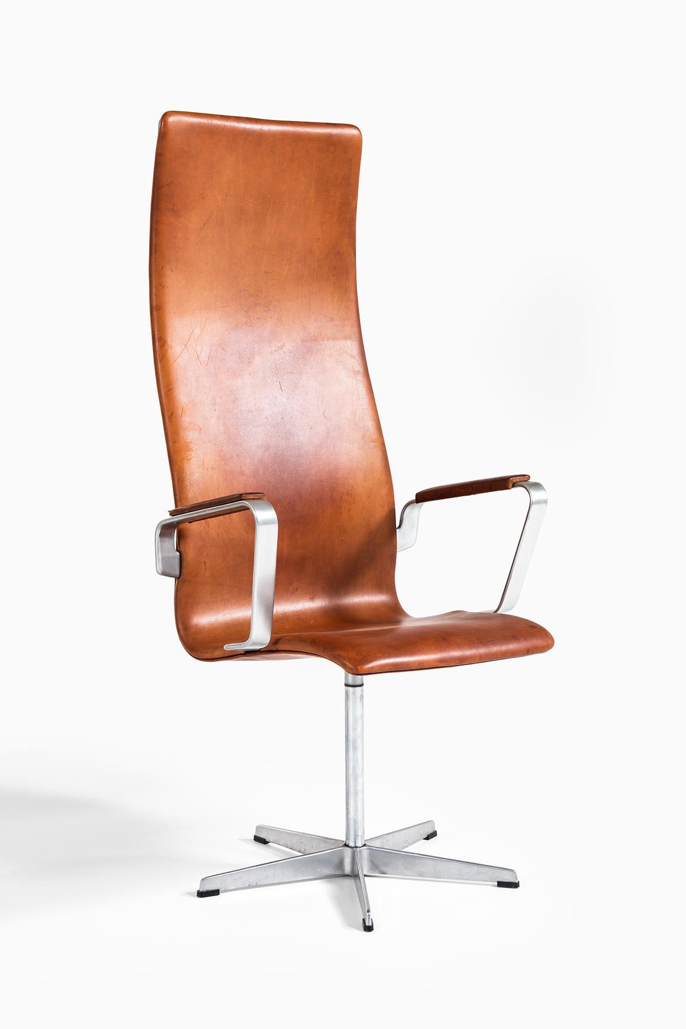 Arne Jacobsen Oxford Chairs Model 3272 by Fritz Hansen in Denmark In Excellent Condition For Sale In Limhamn, Skåne län