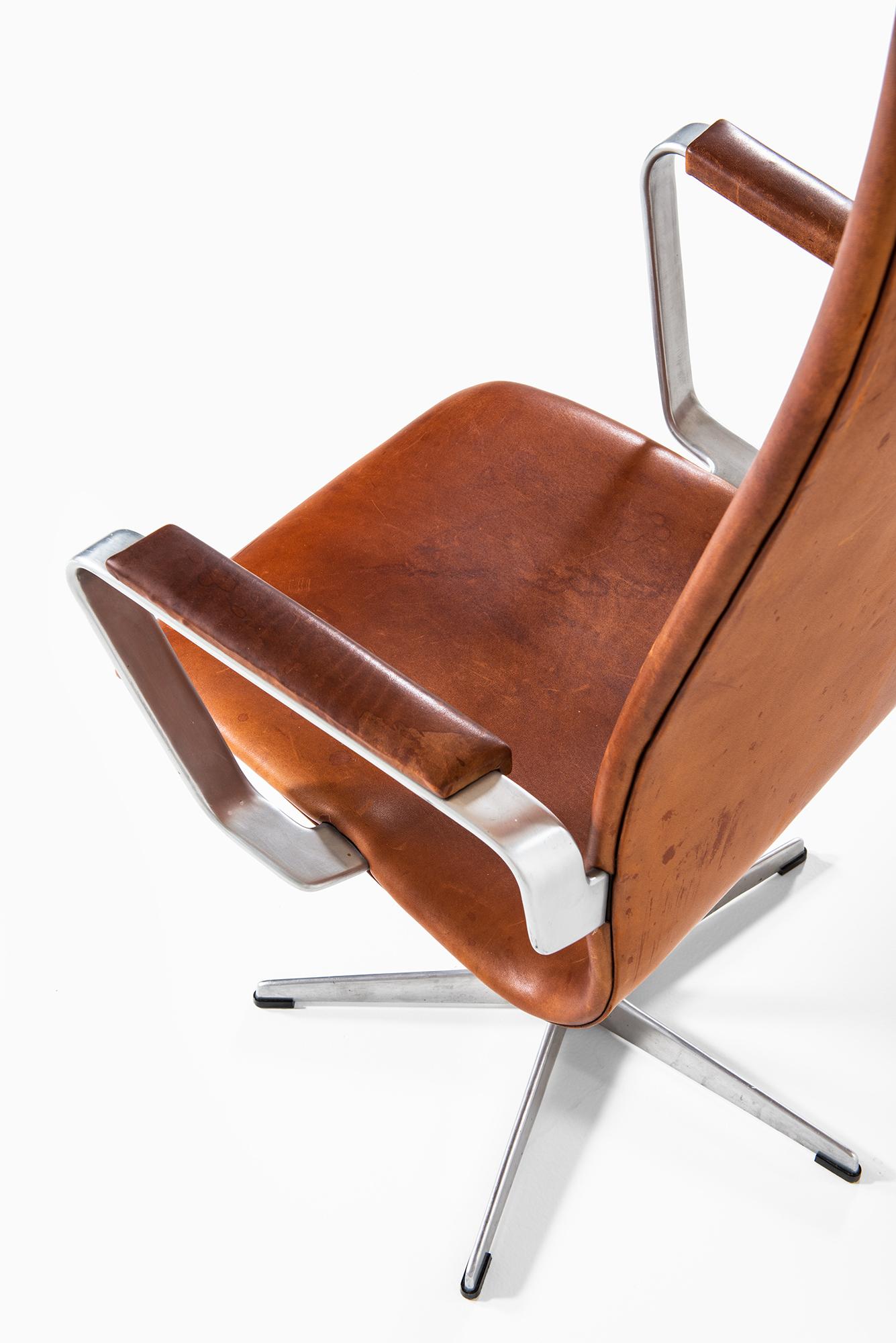 Mid-20th Century Arne Jacobsen Oxford Chairs Model 3272 by Fritz Hansen in Denmark For Sale