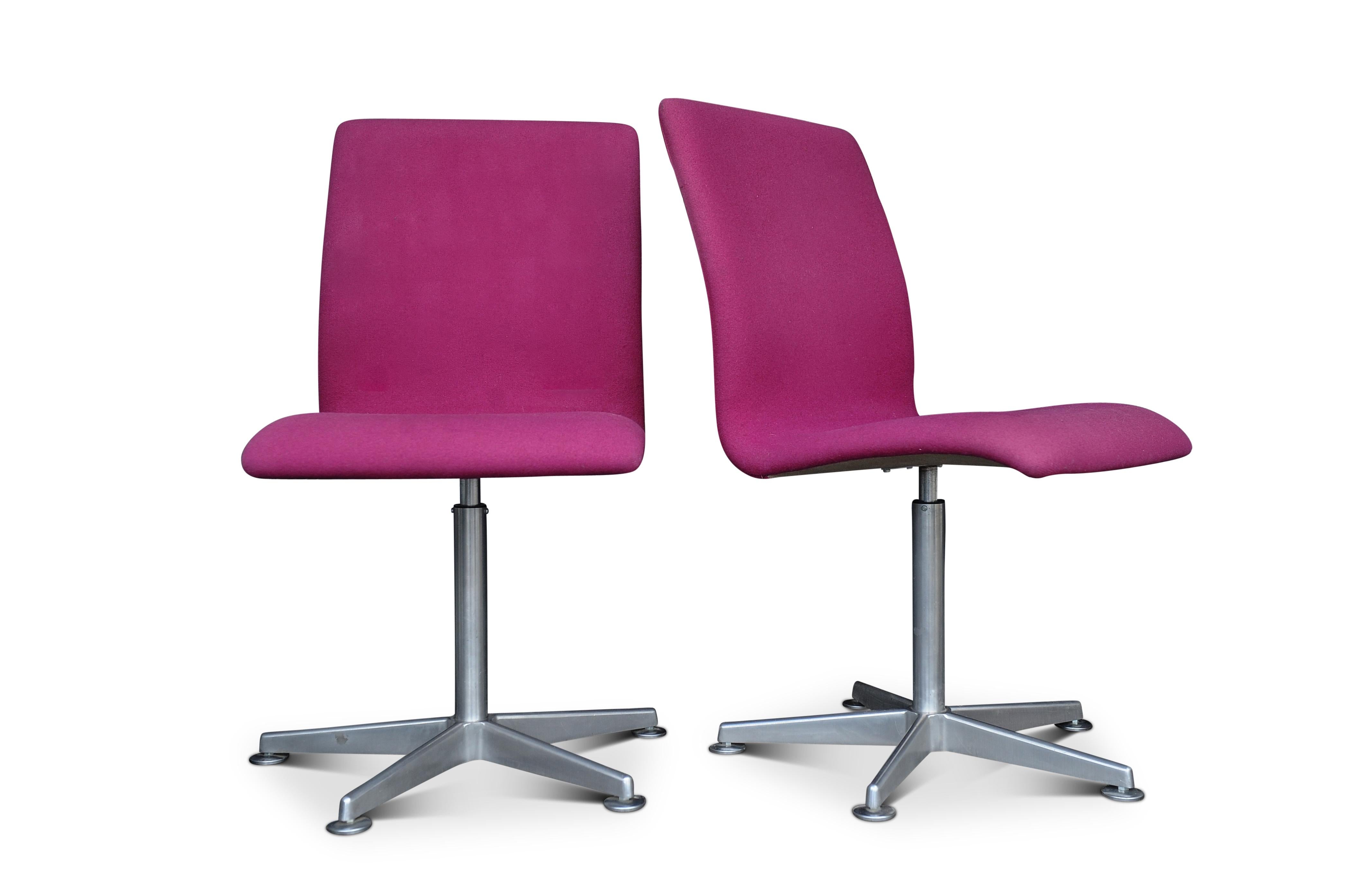 Arne Jacobsen Oxford E1107 Rosa gepolsterter drehbarer Stuhl für Fritz Hansen (Dänisch) im Angebot
