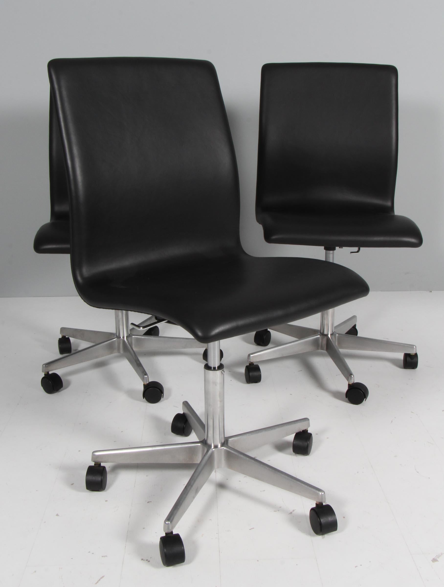 Scandinavian Modern Arne Jacobsen Oxford Office Chair For Sale