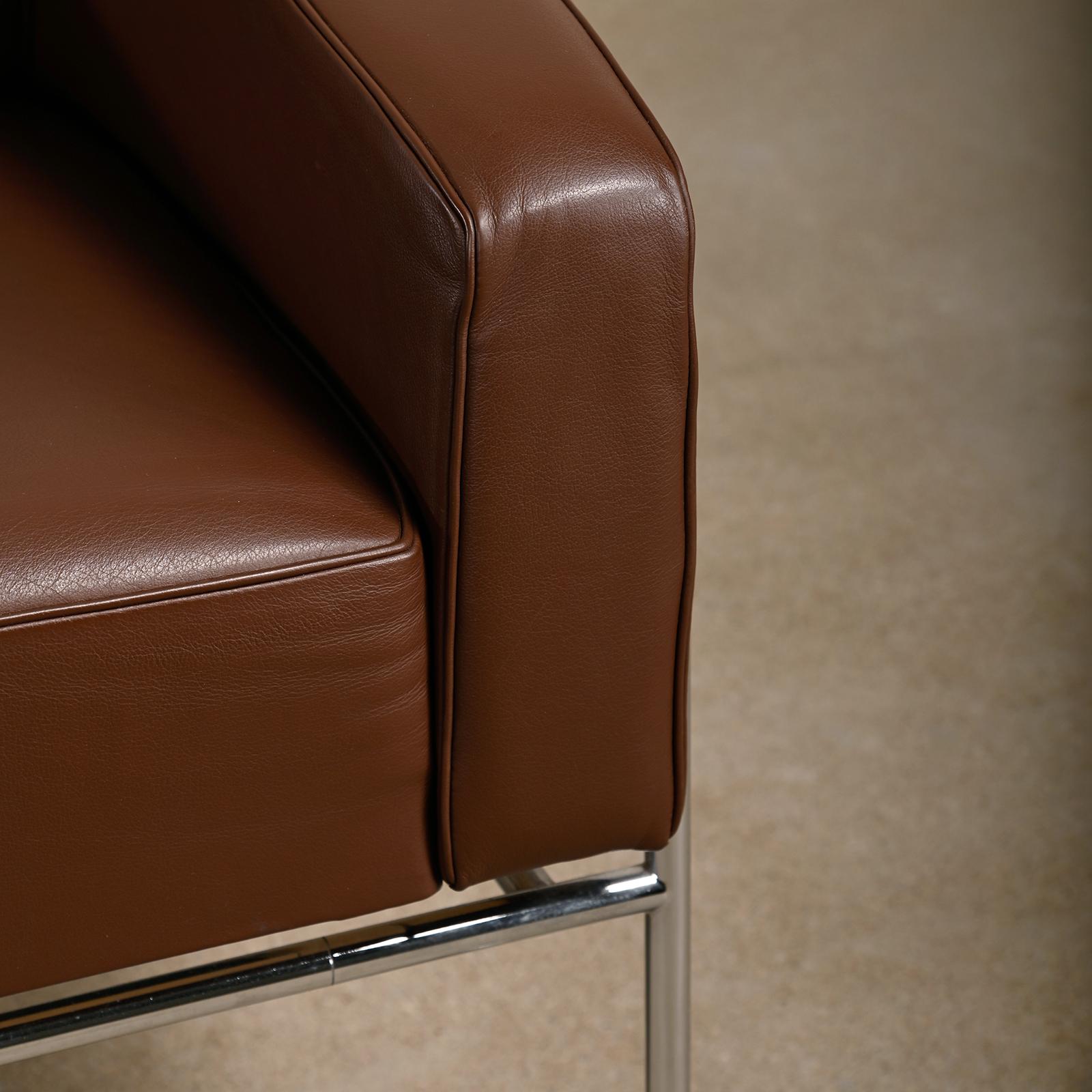 Arne Jacobsen Pair Armchairs 3300 Series in Chestnut leather for Fritz Hansen 4