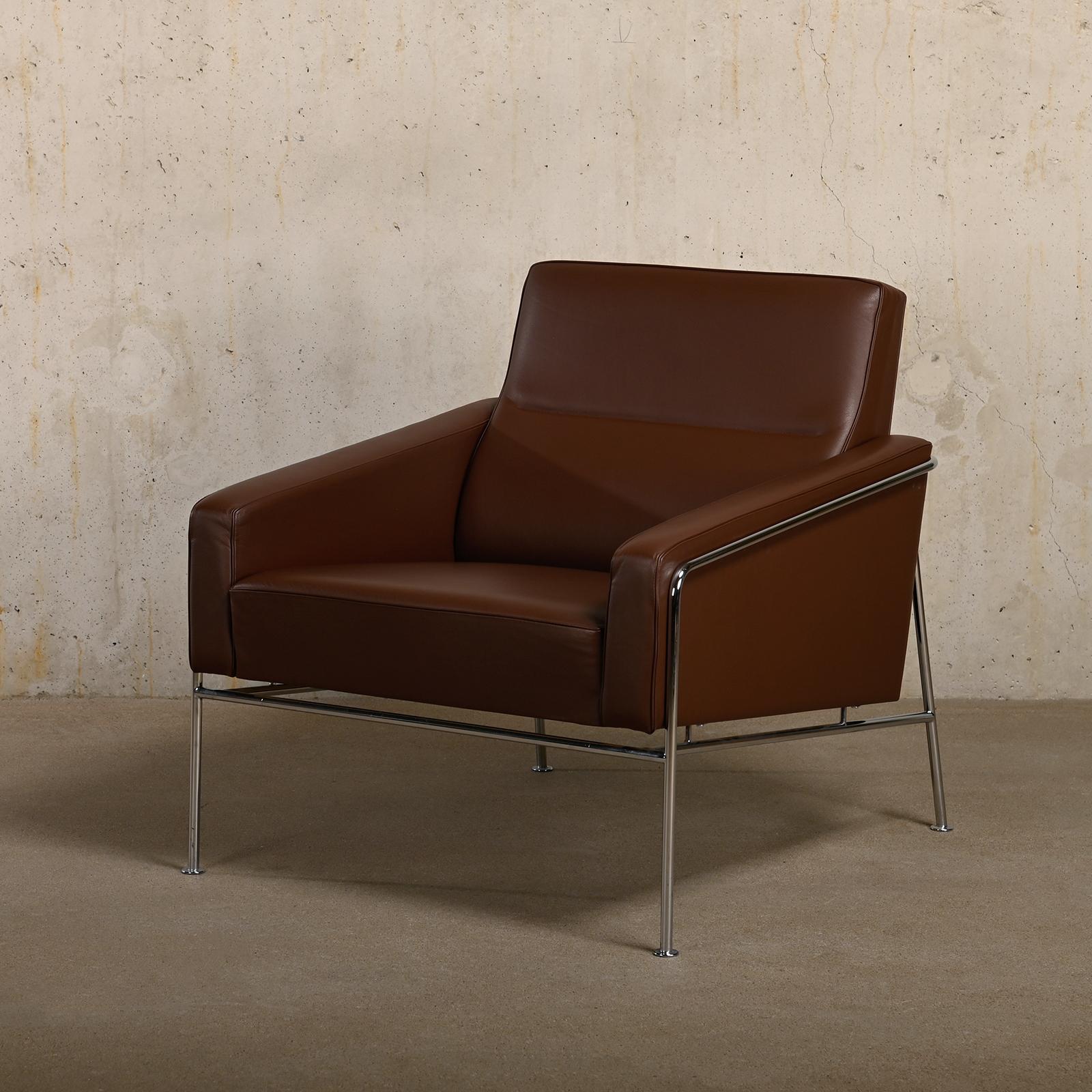 Metal Arne Jacobsen Pair Armchairs 3300 Series in Chestnut leather for Fritz Hansen For Sale