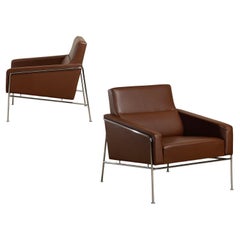 Vintage Arne Jacobsen Pair Armchairs 3300 Series in Chestnut leather for Fritz Hansen