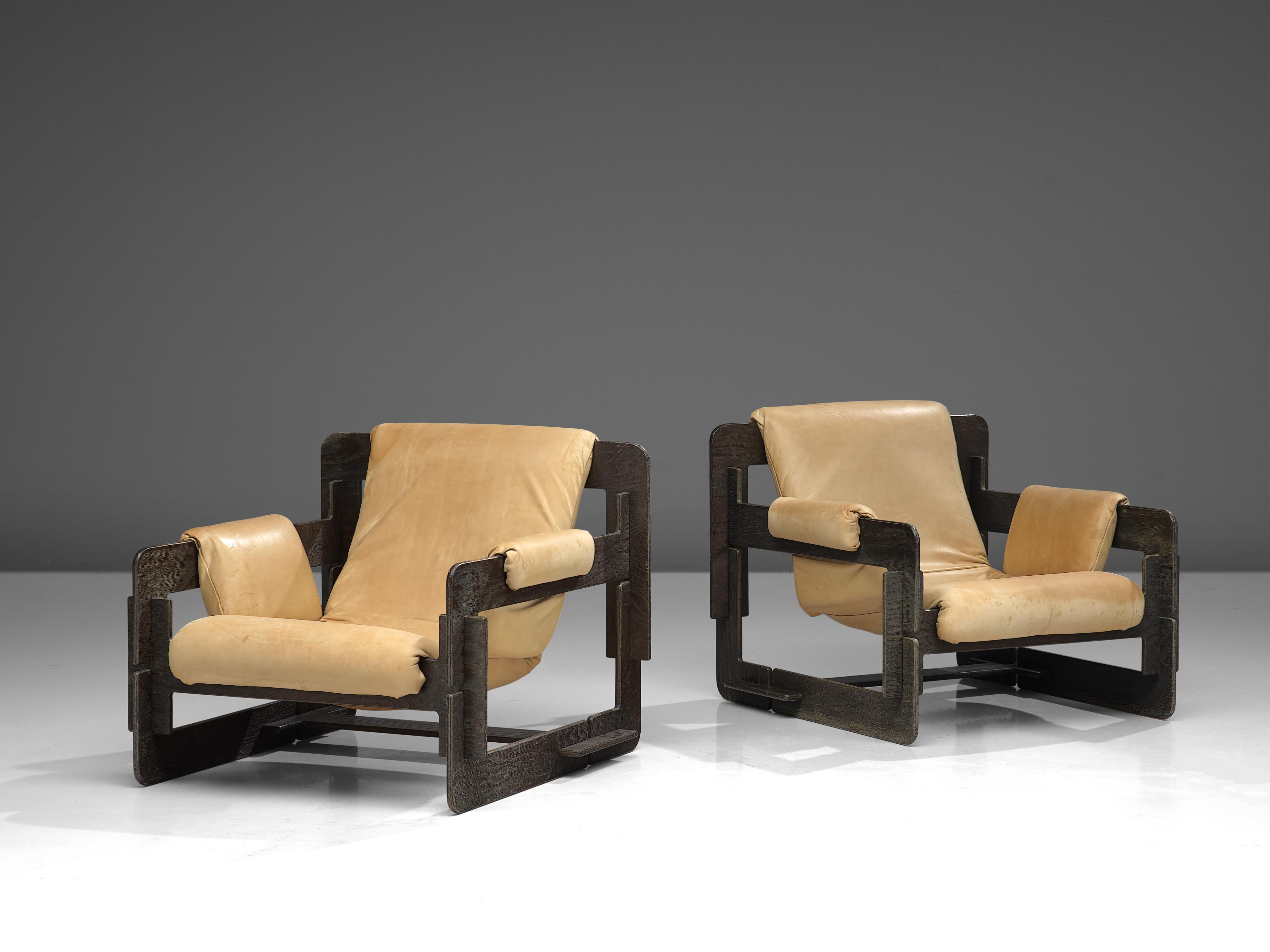 Arne Jacobsen, pair of lounge chairs model 'Rover', plywood, leather, Denmark, 1960s.

This characteristic pair of cubic lounge chairs, designed by Arne Jacobsen, is made in patinated leather and darkened plywood. The seat is floating, thanks to